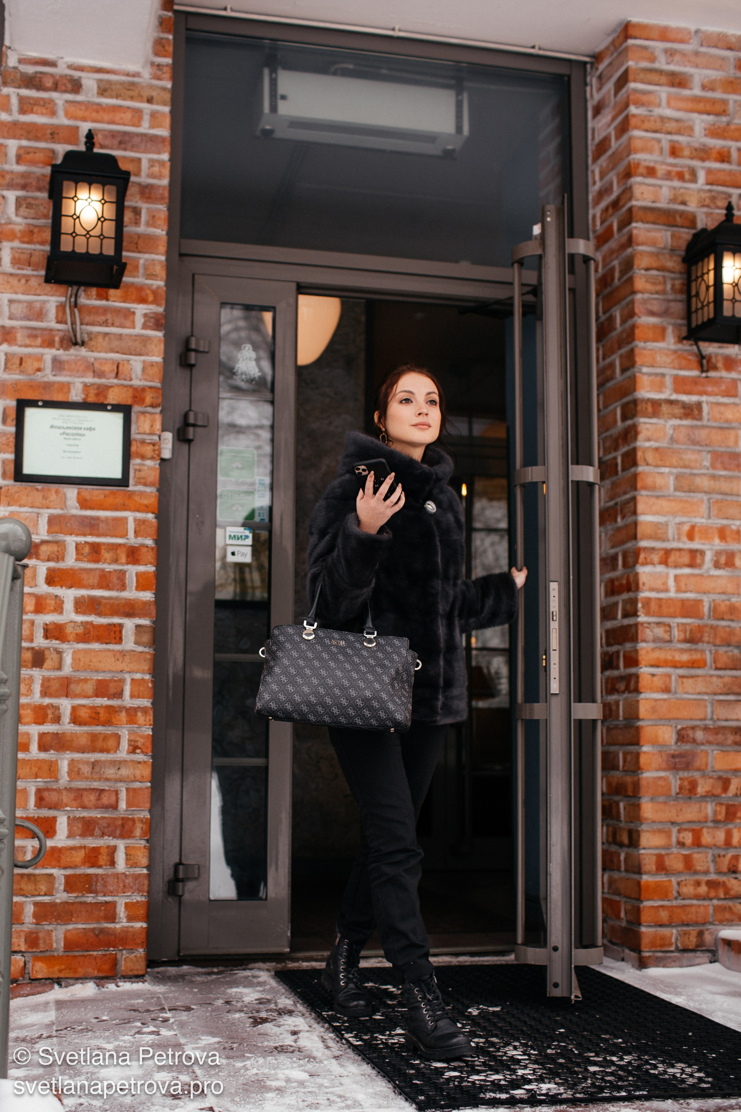 Индивидуальная съёмка в кафе. Зима 2021. Фотограф Светлана Петрова