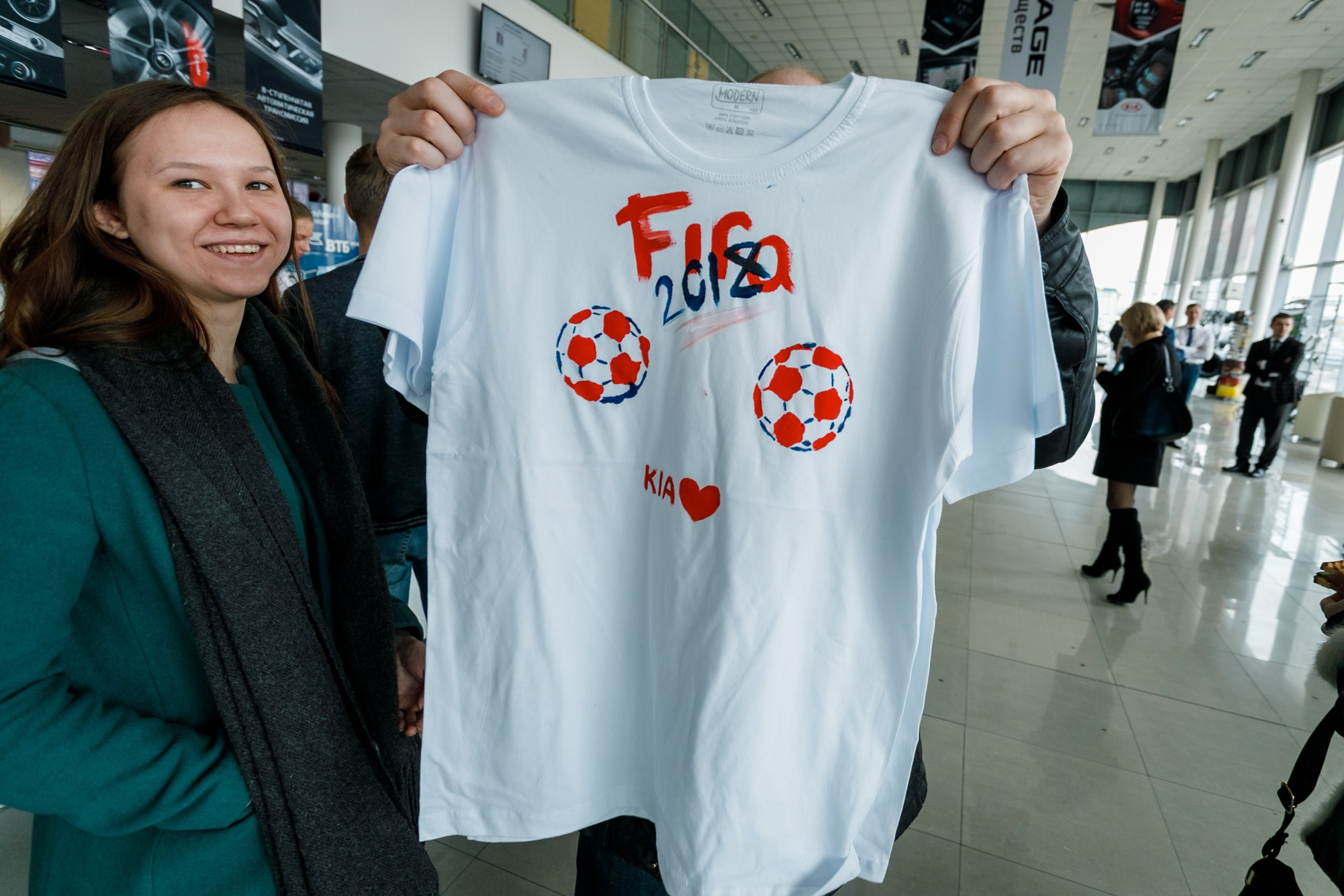 Розыгрыш билетов на ЧМ по футболу FIFA @ Киа Центр. Репортажный фотограф Максим Полянский. Москва, Санкт-Петербург, Красноярск
