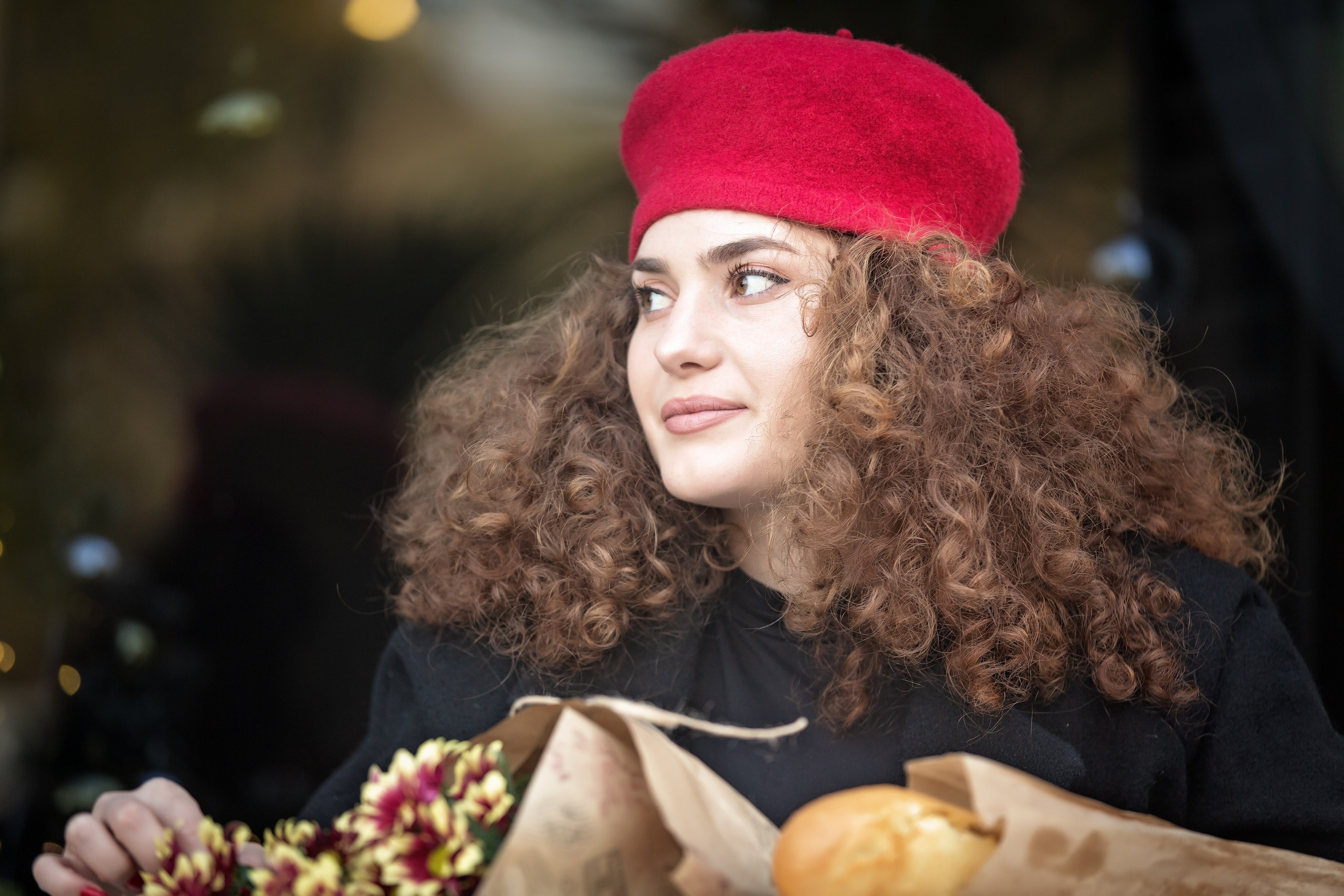 Девушка с французским багетом. Свадебный и семейный фотограф в Абхазии Эля Цишба