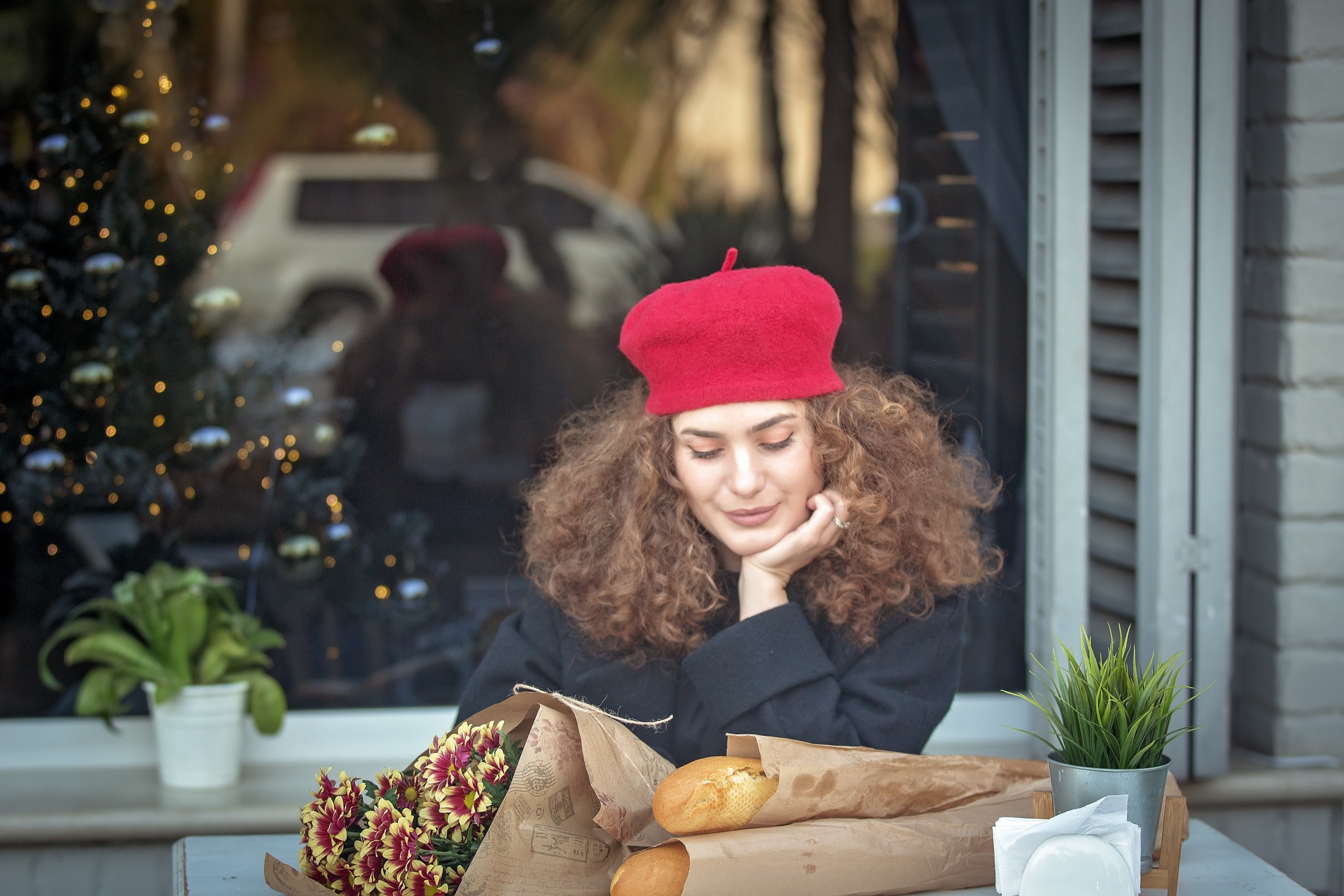 Девушка с французским багетом. Свадебный и семейный фотограф в Абхазии Эля Цишба