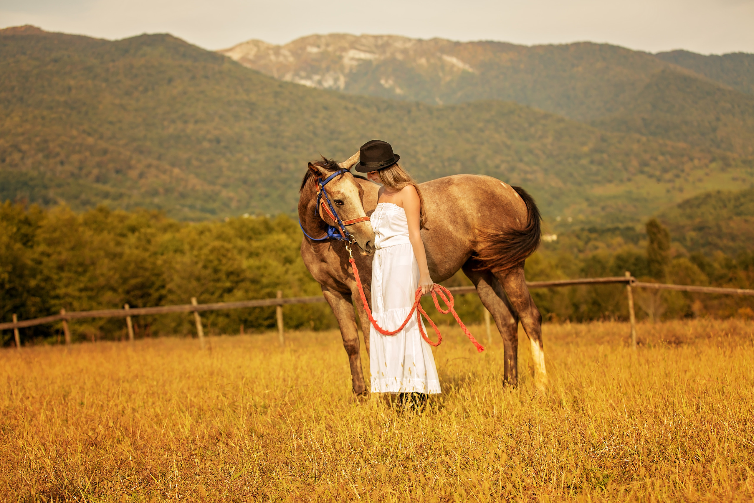 Виктория и скакун Лонг-Вау. Свадебный и семейный фотограф в Абхазии Эля Цишба