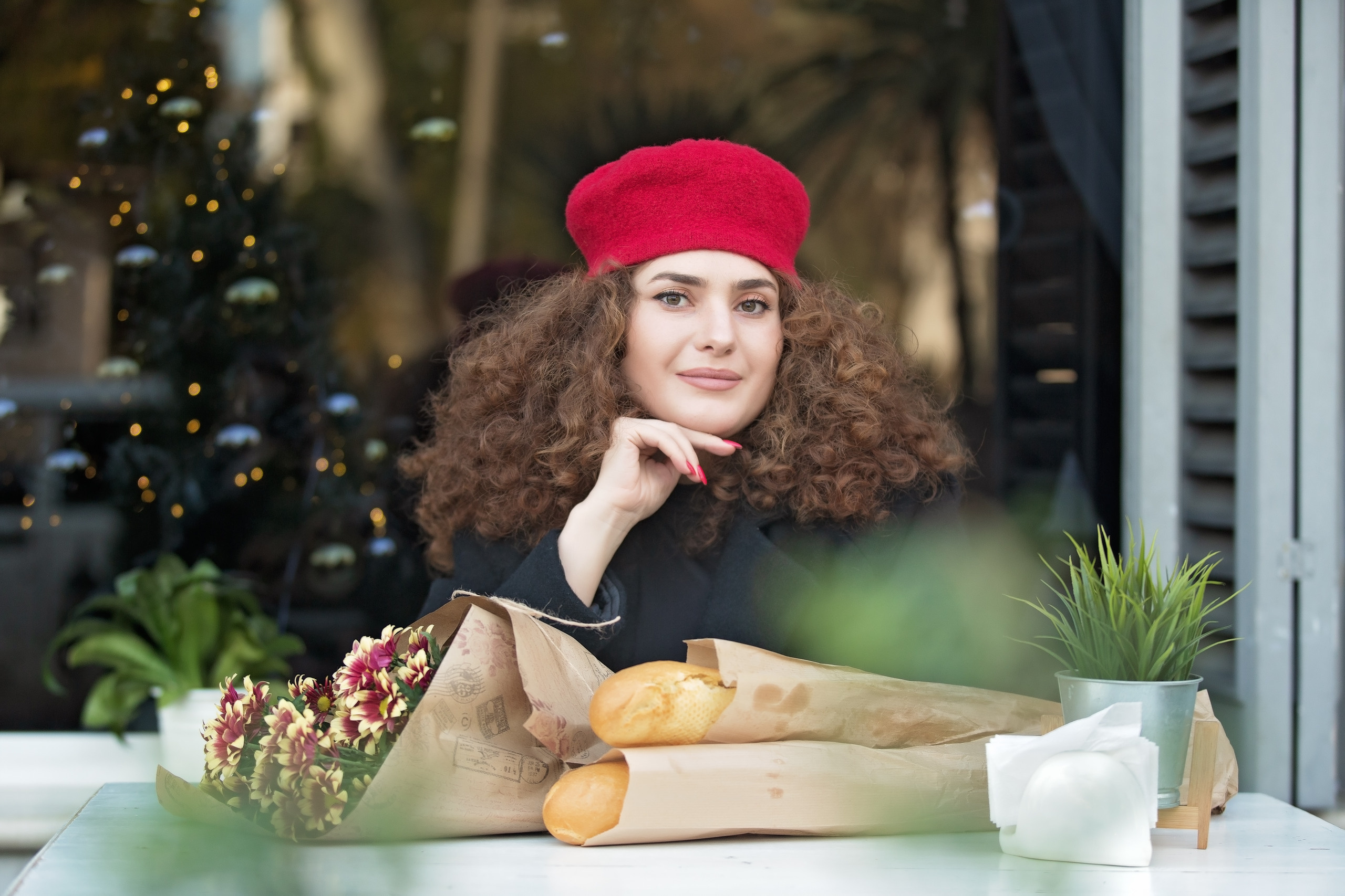 Девушка с французским багетом. Свадебный и семейный фотограф в Абхазии Эля Цишба