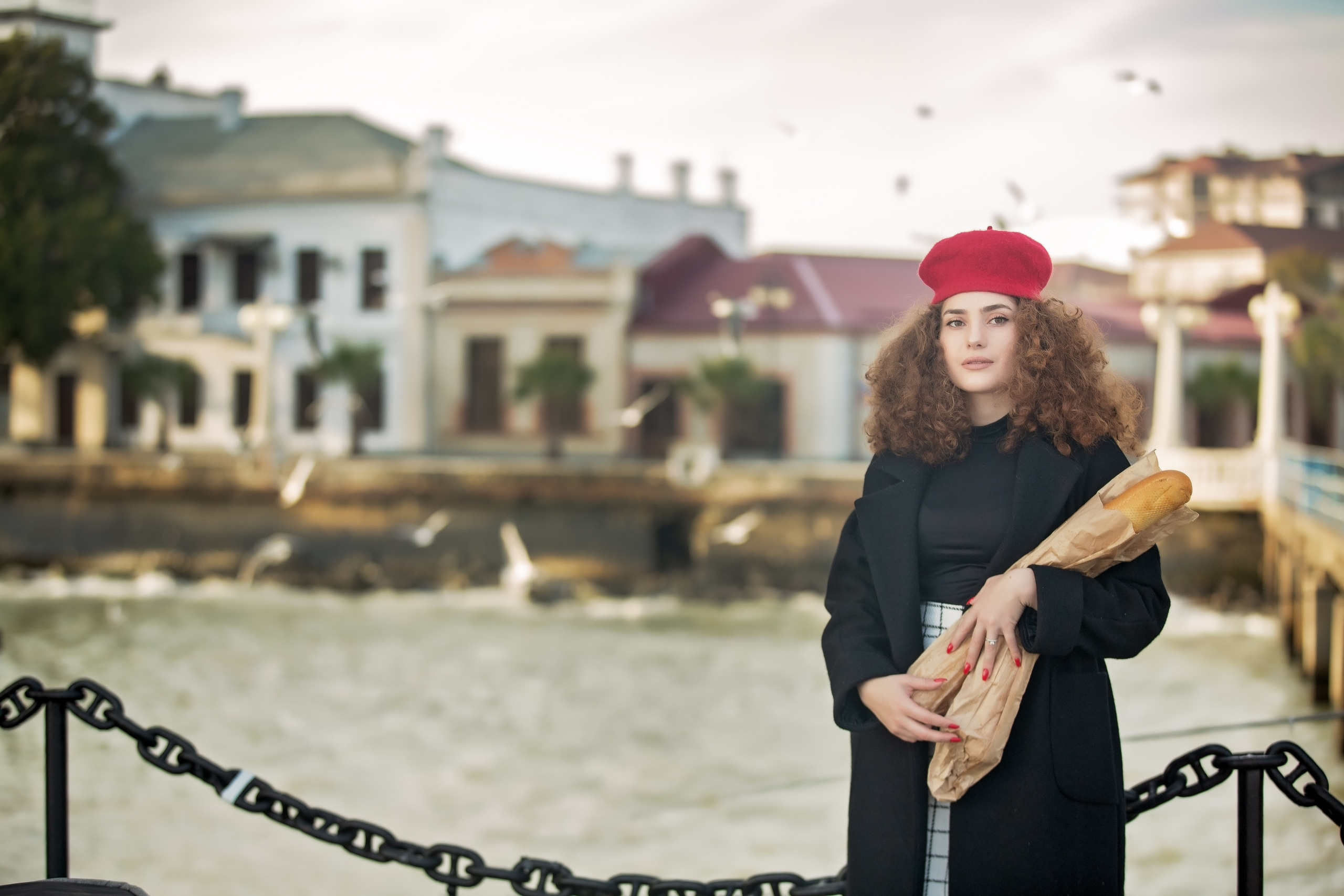 Девушка с французским багетом. Свадебный и семейный фотограф в Абхазии Эля Цишба