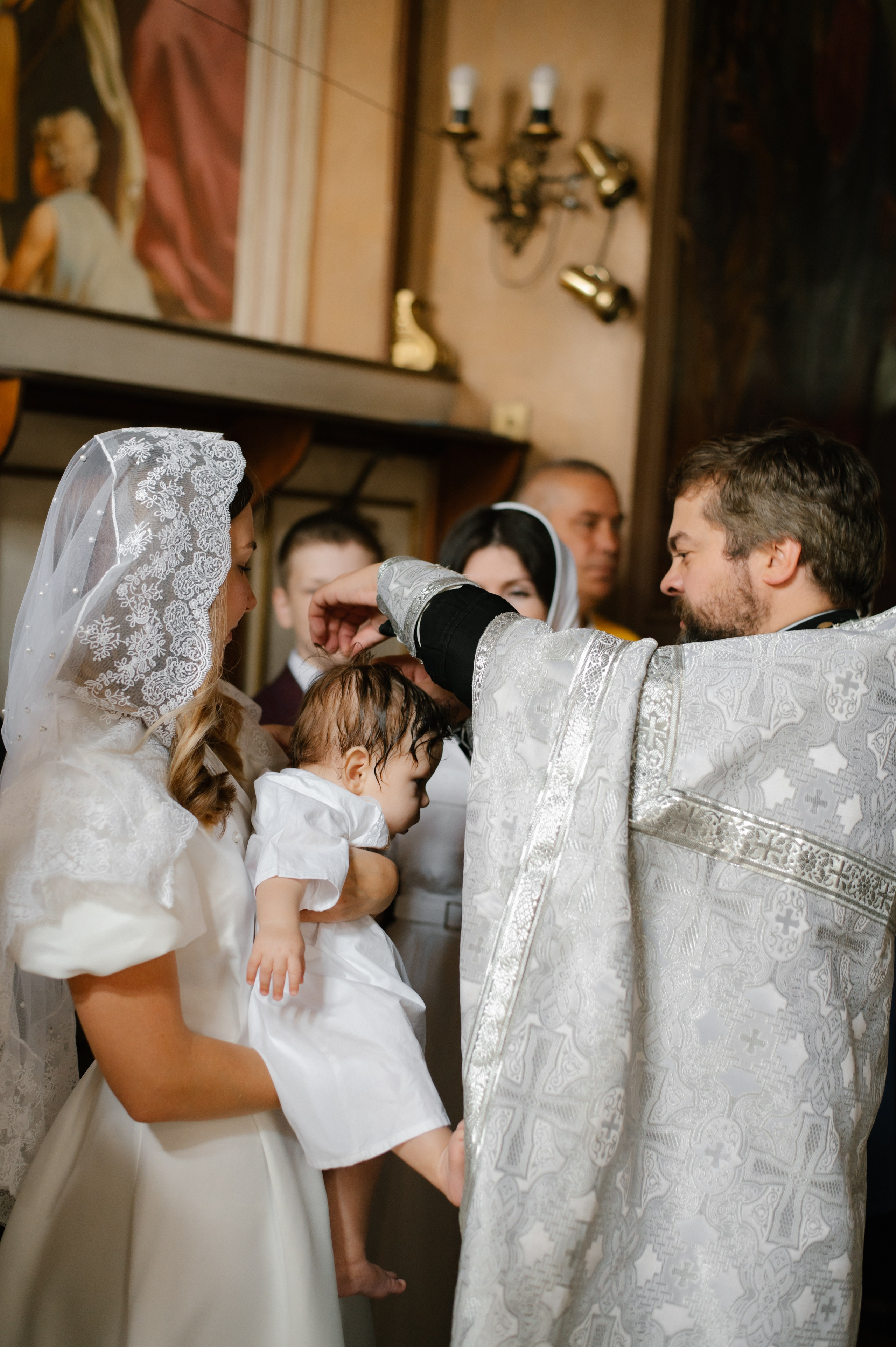 Фотограф на крещение. Фотосессия таинства крещения. Храм Воскресения Словущего в Даниловской Слободе. Семейный и свадебный фотограф в Москве Татьяна Николаева