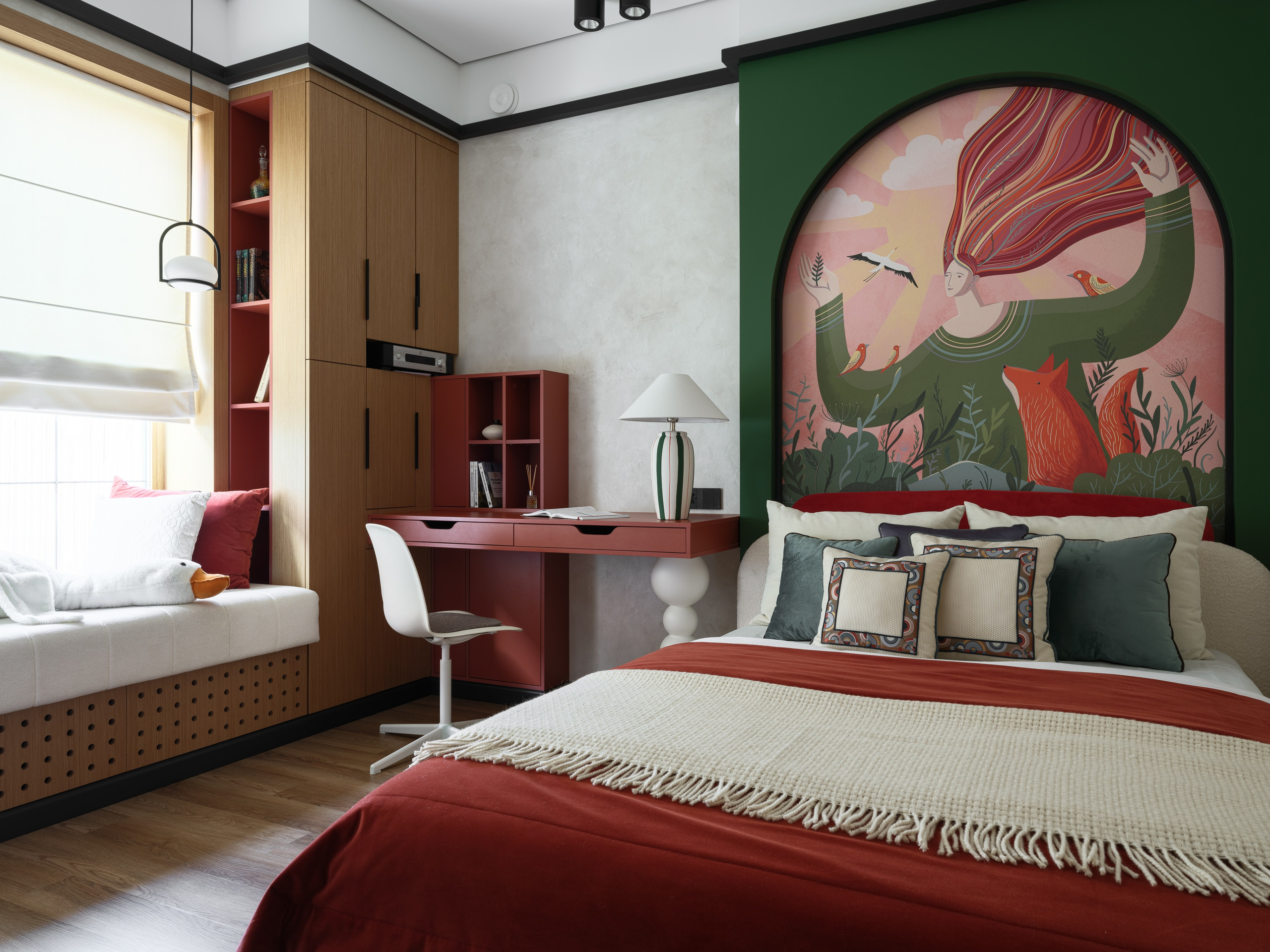 Яркая детская спальня с кроватью и акцентной стеной с иллюстрацией девушки и животных, зелёным фоном и декоративными подушками. Интерьер Наталии Шелепниковой, фото Сергей Денисенко, стилизация Алёна Бершацкая.