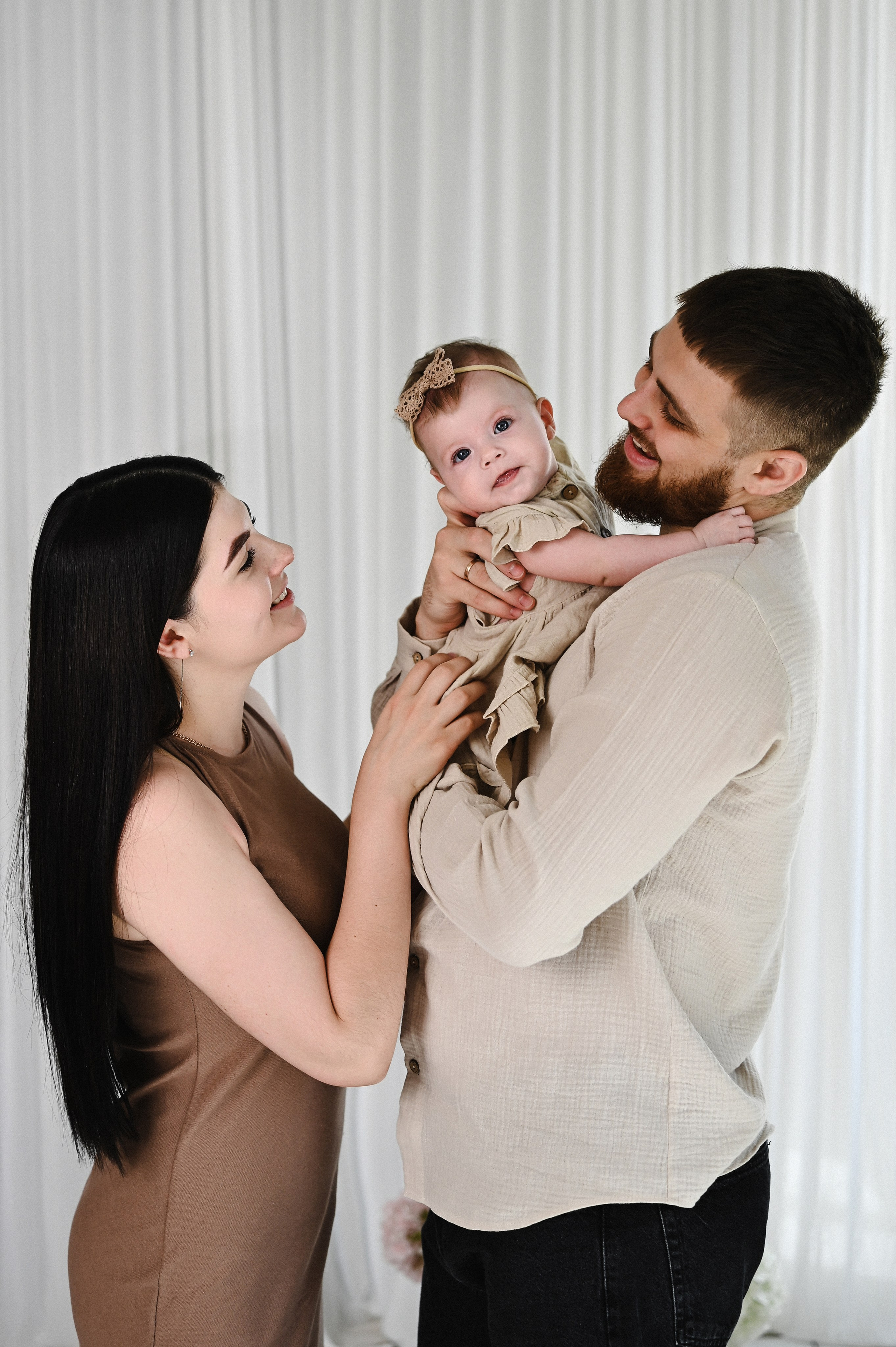 Семейная с маленькой Оливией. Фотограф Ярута Оксана / Ростов-на-Дону