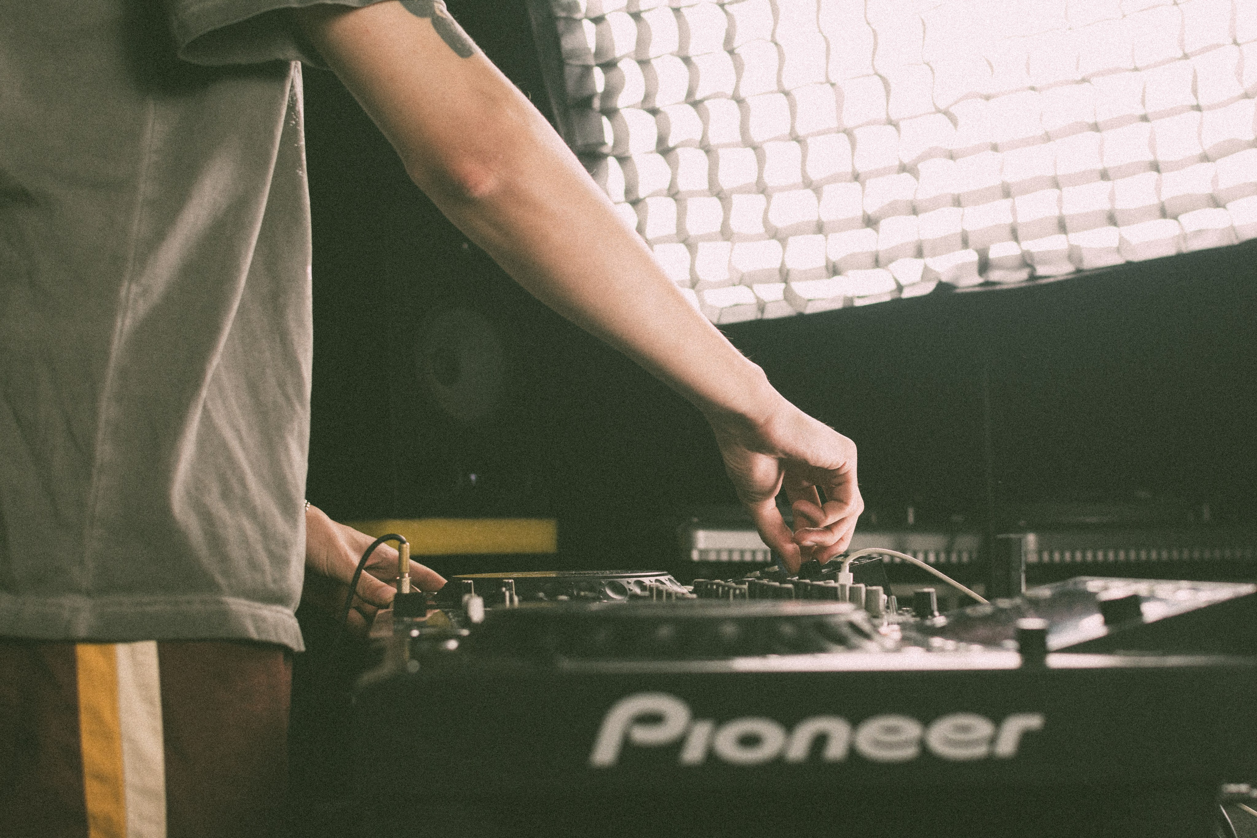 Студия диджеинга «Янтарь». Уголок фототворчества Никиты Усачева