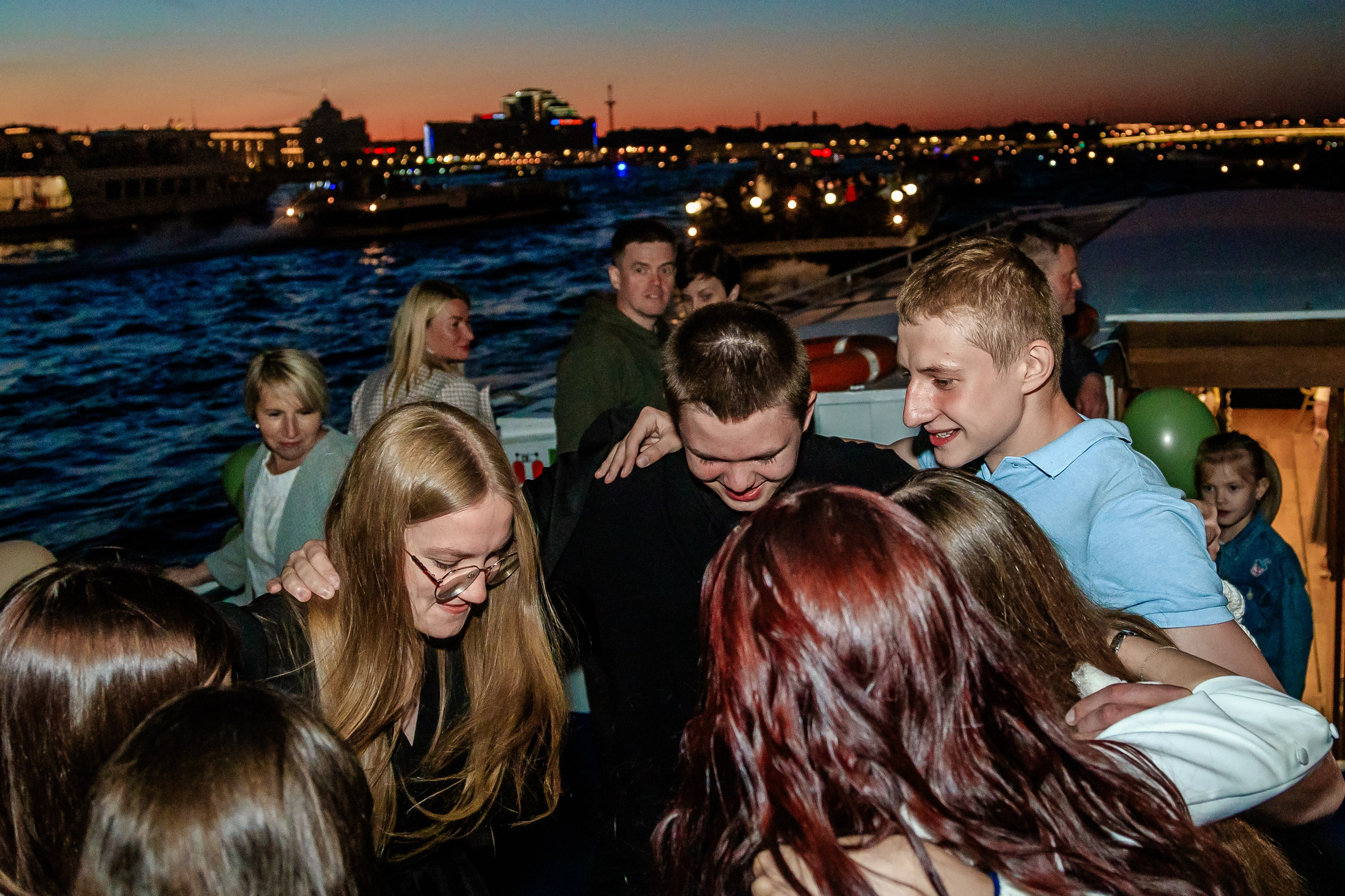 Выпускной на теплоходе. Фотограф в Санкт-Петербурге Чумаков Семен