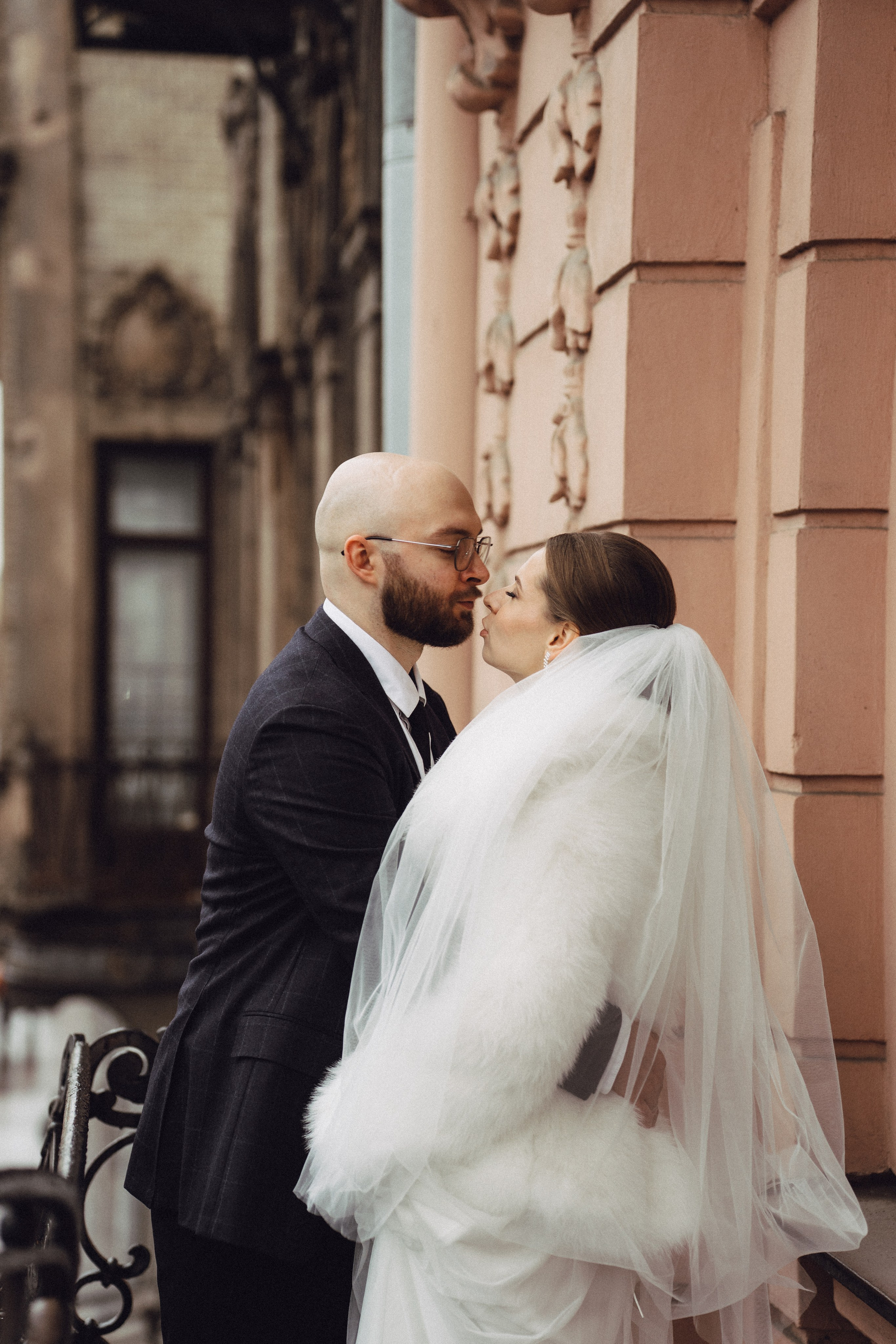 СВАДЕБНАЯ СЬЕМКА ВО ВТОРОМ ДВОРЦЕ (ДЕКАБРЬ) ТАКЖЕ СЬЕМКА В СТУДИИ НА ЧЕРНЫШЕВСКОЙ. Профессиональный фотограф, Санкт-Петербург — Виктория Богомолова