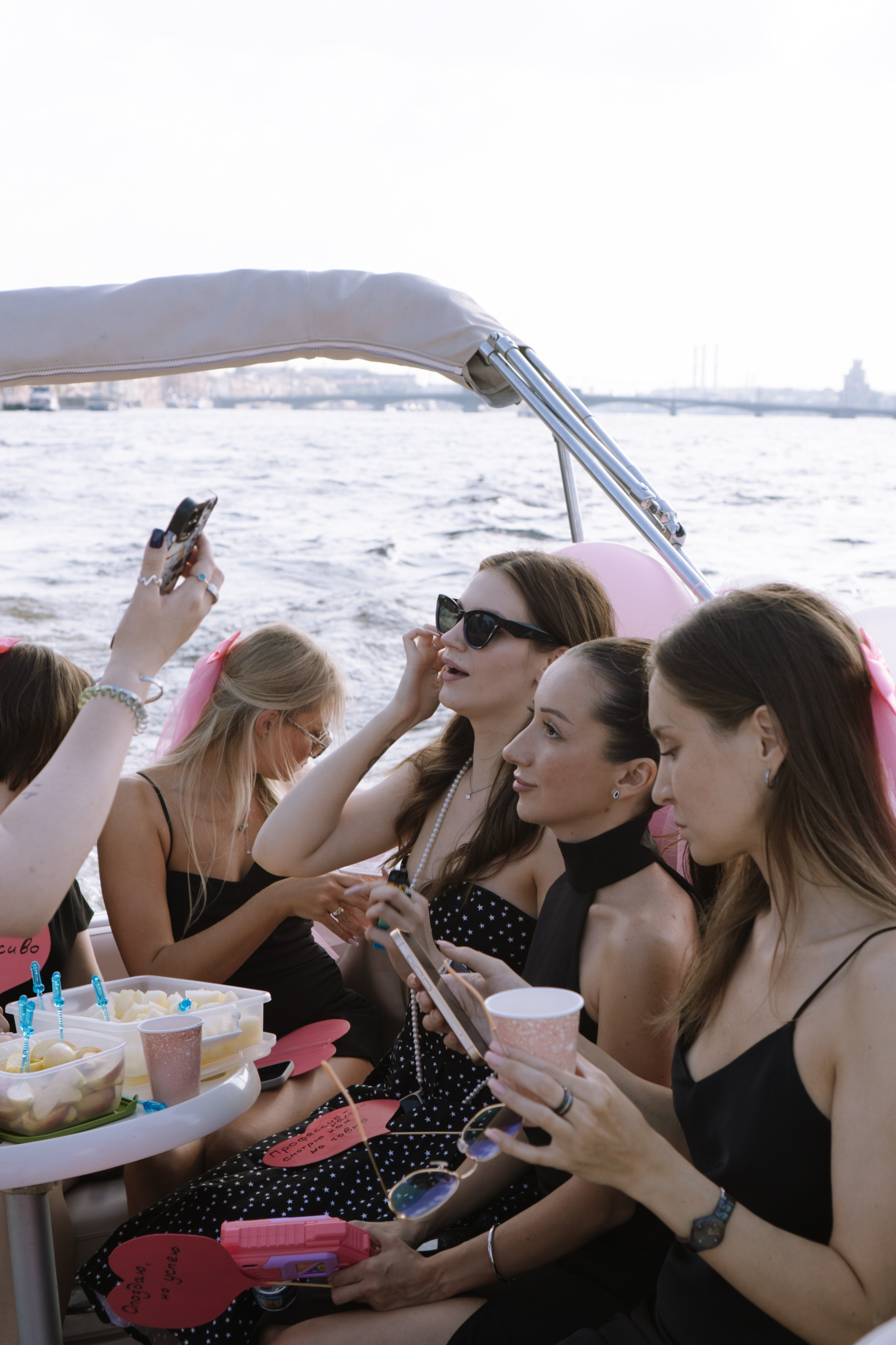 ДЕВИЧНИК НА КАТЕРЕ. Профессиональный фотограф, Санкт-Петербург — Виктория Богомолова