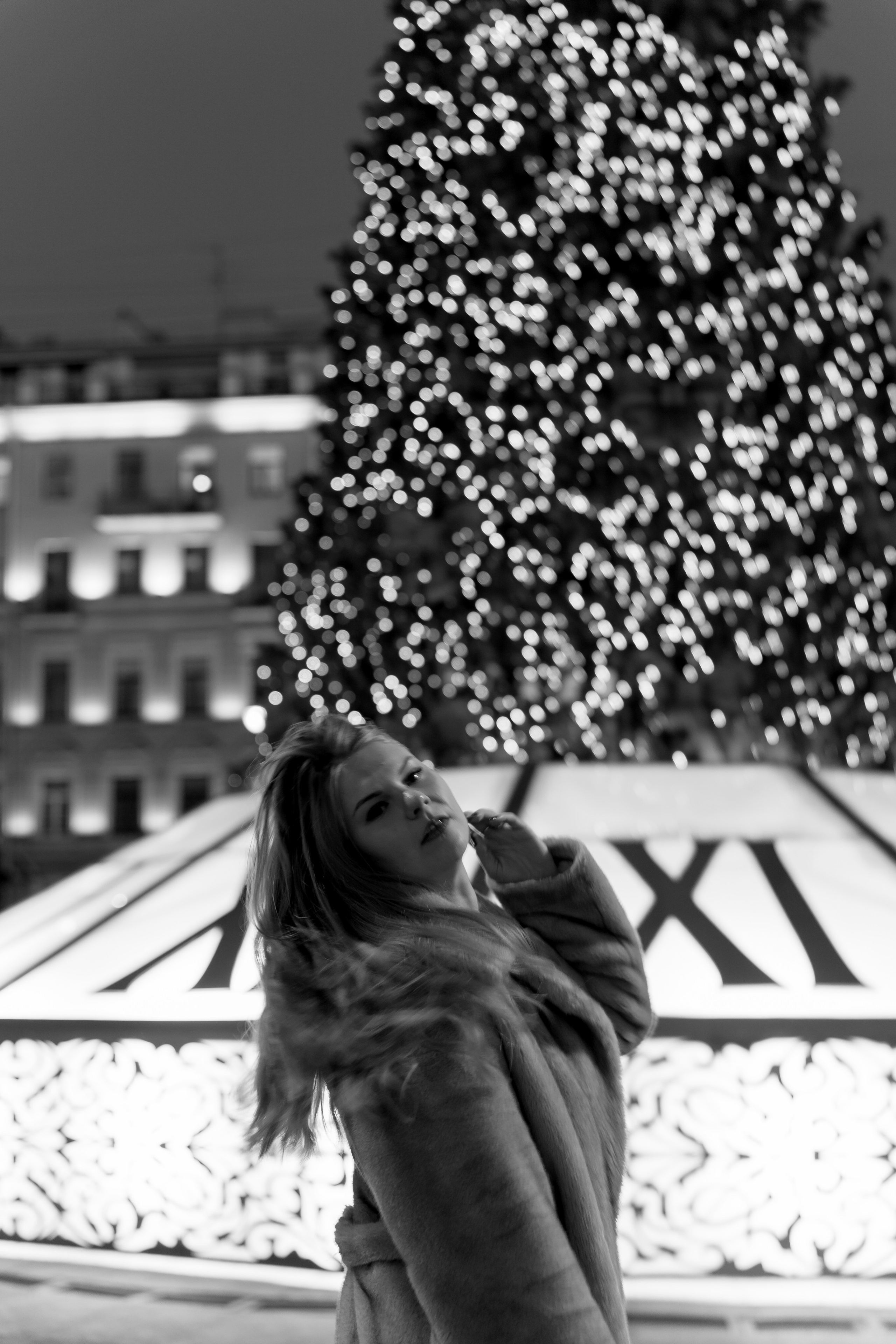 ПРОГУЛКА НА МАНЕЖНОЙ ПЛОЩАДИ ДЛЯ ДЕВУШКИ ПЕРЕД НОВЫМ ГОДОМ (НОВОГОДНЯЯ ФОТОСЕССИИЯ НА МАНЕЖНОЙ ПЛОЩАДИ). Профессиональный фотограф, Санкт-Петербург — Виктория Богомолова