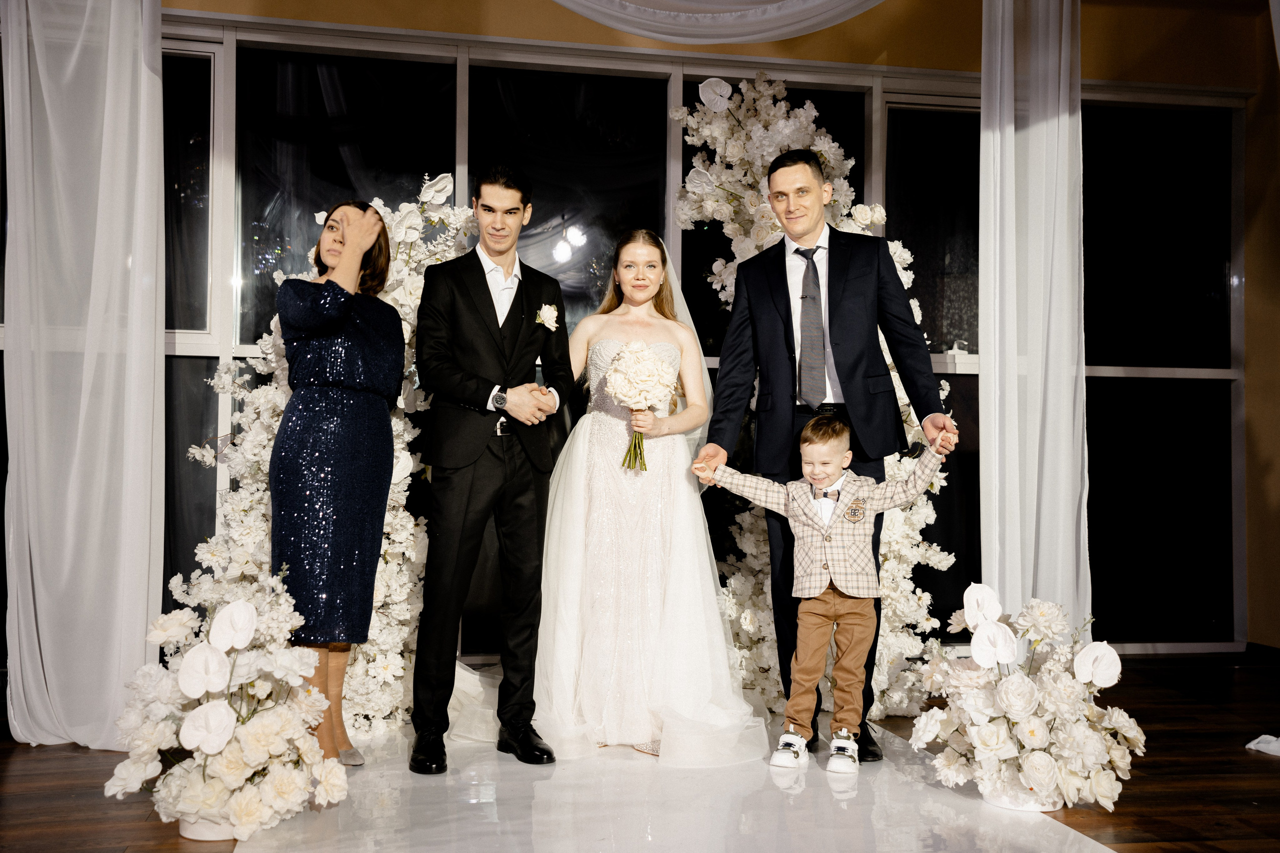 СВАДЕБНАЯ СЬЕМКА СБОРОВ В ОТЕЛЕ И ВЫЕЗД НА ЦЕРЕМОНИЮ (СНЯТО В СИБИРЕ В НИЖНЕВАРТОВСКЕ). Профессиональный фотограф, Санкт-Петербург — Виктория Богомолова
