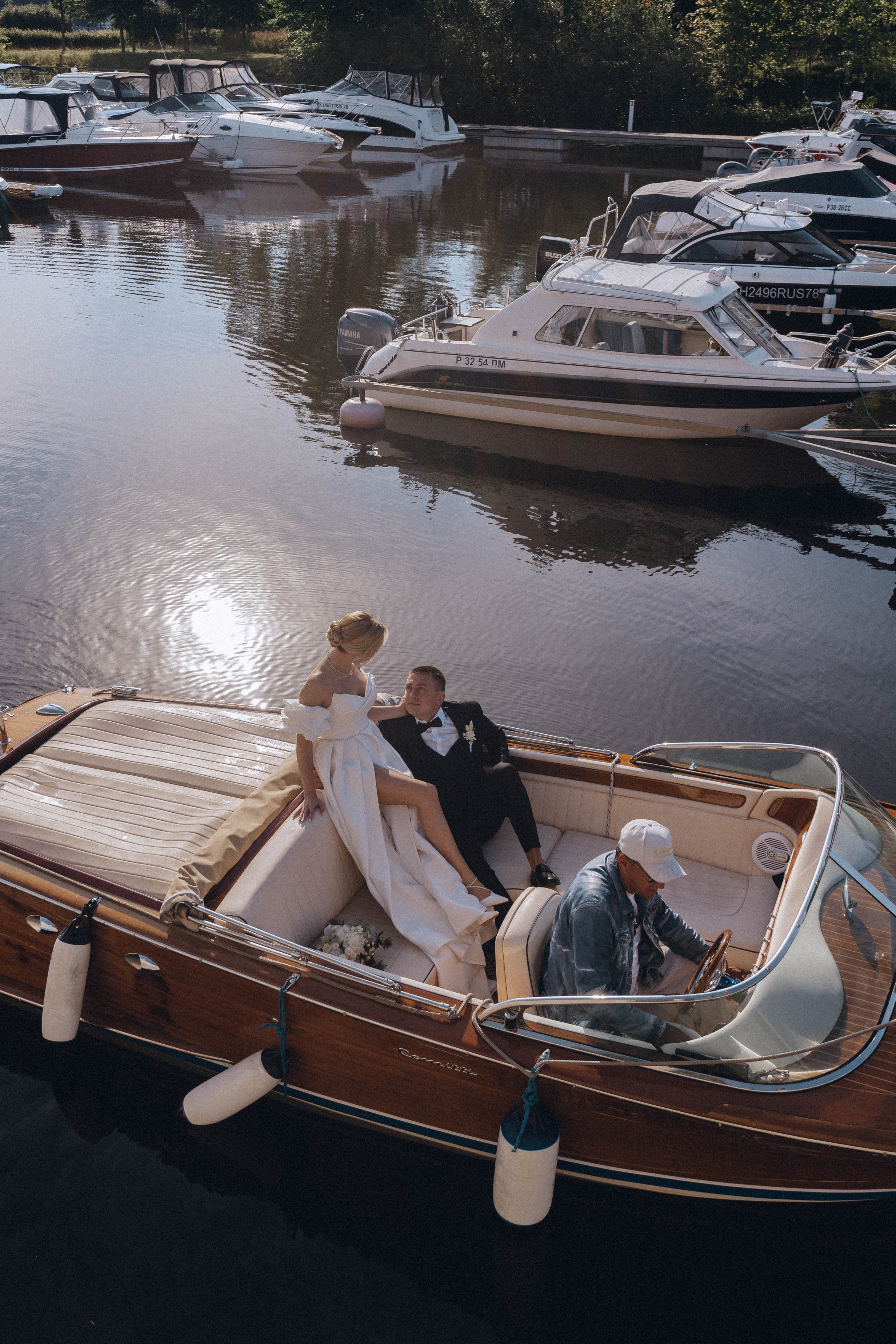 СВАДЕНБНАЯ СЬЕМКА НА КАТЕРЕ ПО КАНАЛАМ САНКТ-ПЕТЕРБУРГА И В АКВАТОРИИ НЕВЫ. Профессиональный фотограф, Санкт-Петербург — Виктория Богомолова