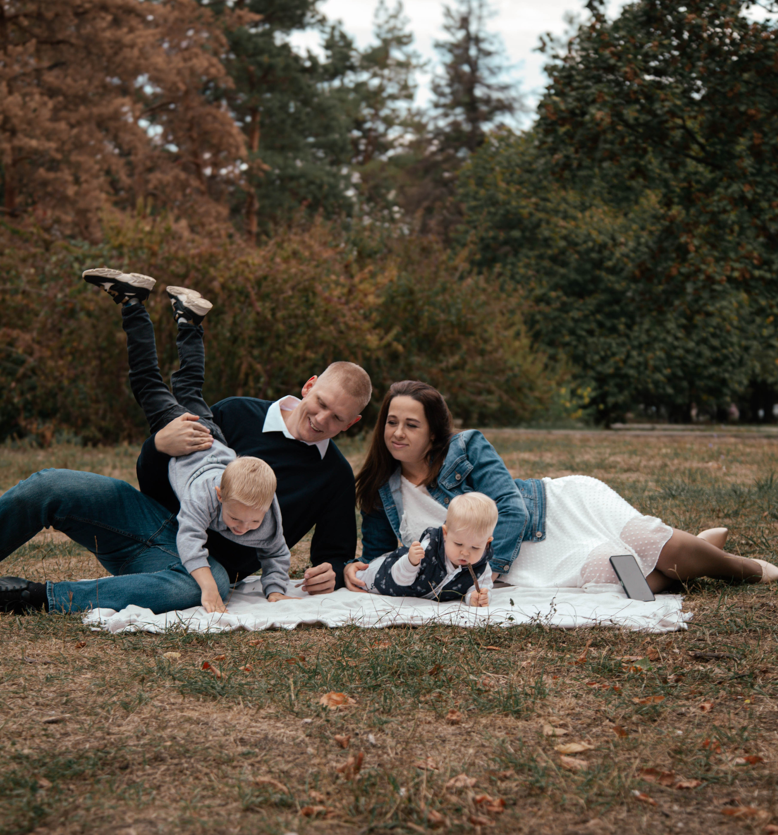 Семейная прогулка в роще. Семейный и детский фотограф Ксения Батищева