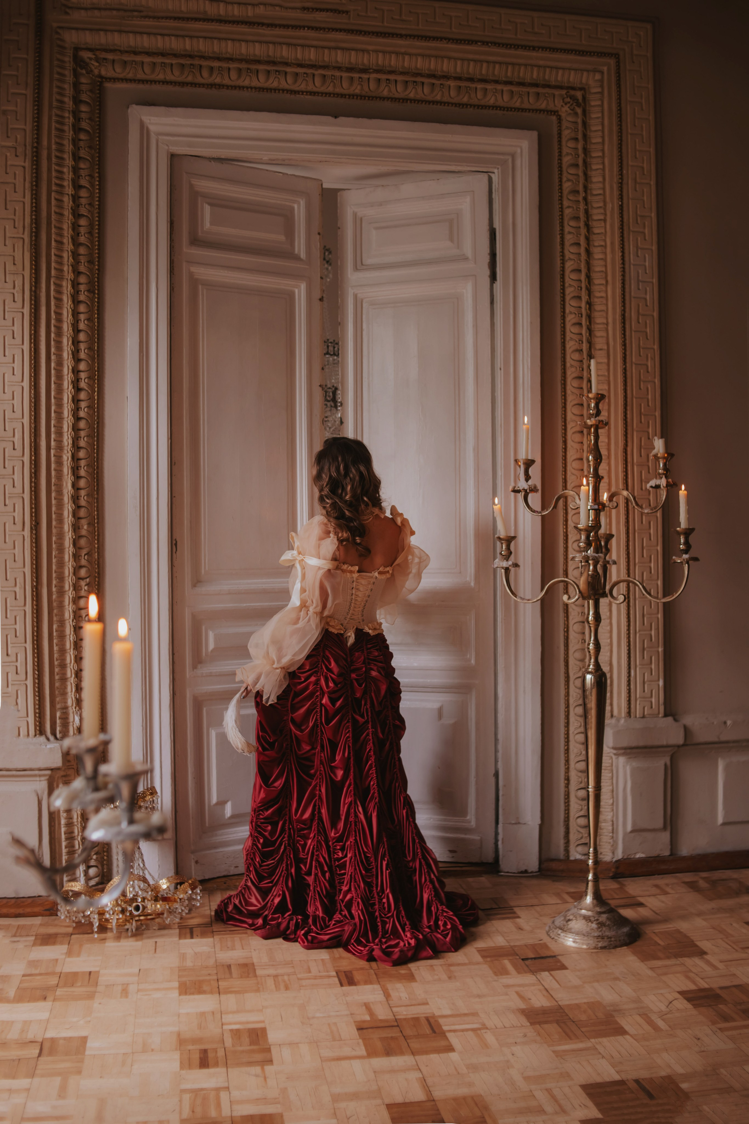 В залах старинной усадьбы. Художественная винтажная фотография