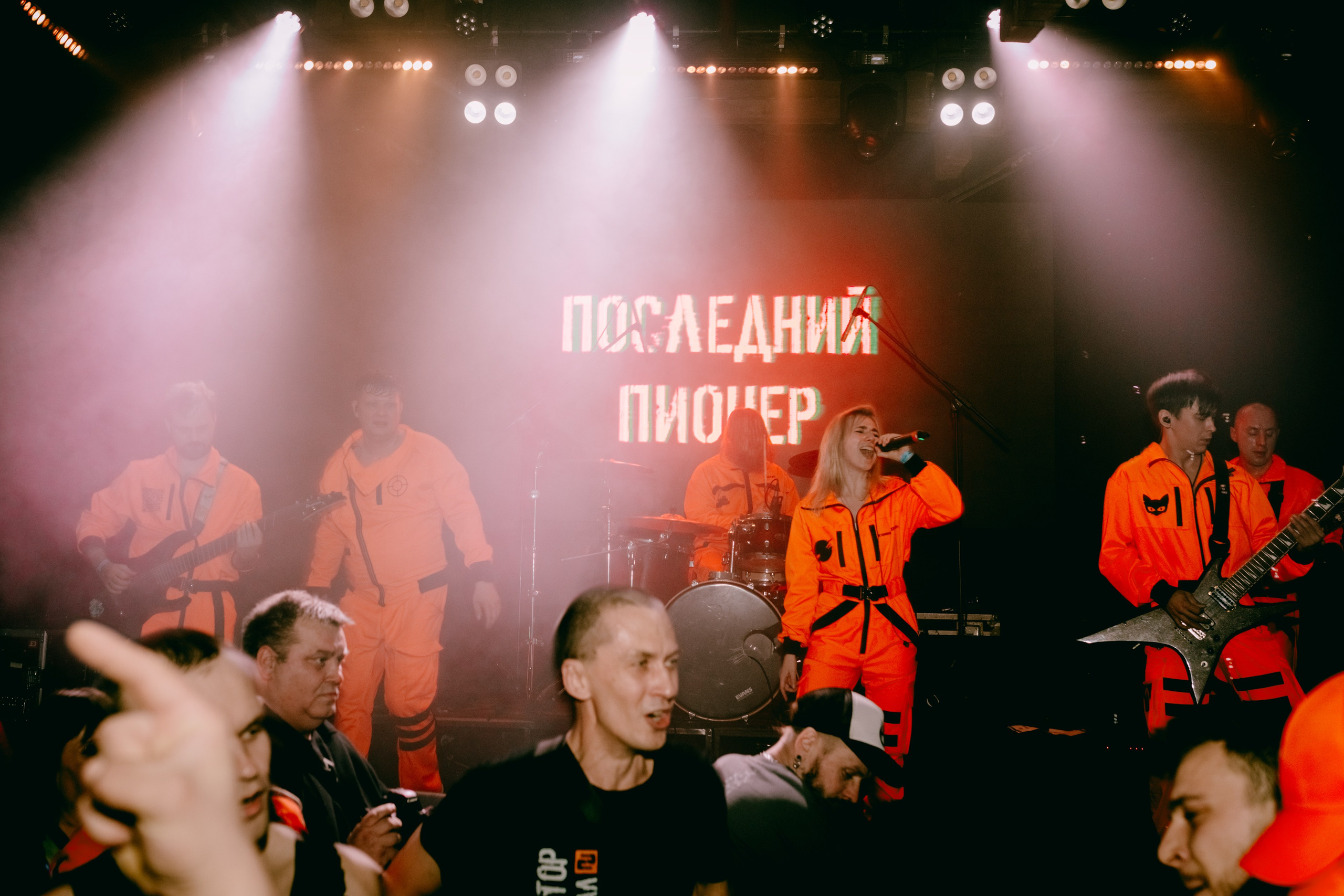 ПОСЛЕДНИЙ ПИОНЕР. Фотограф Елена Богачева (lenalena_na_na_na)