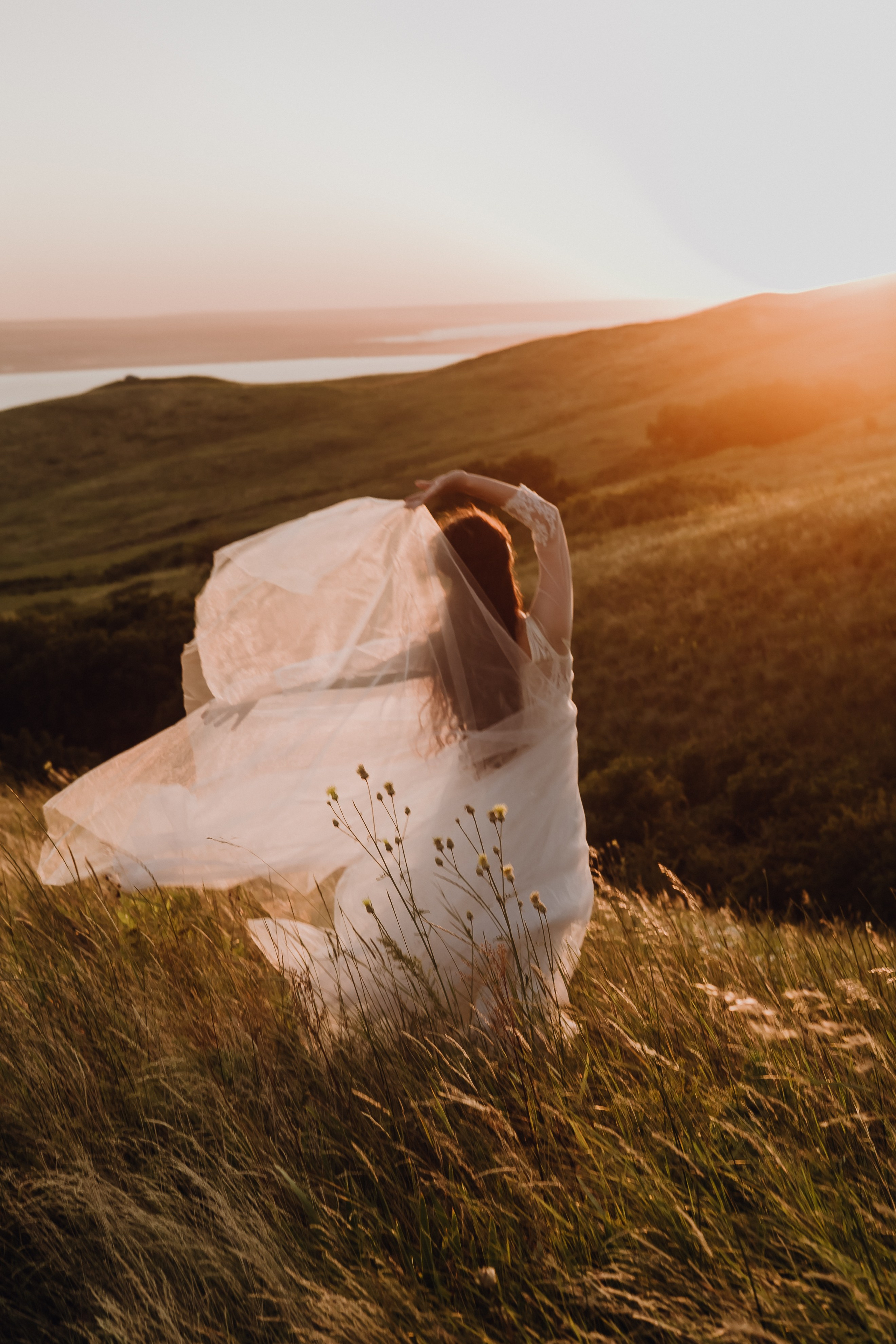 Свадебные снимки в живописной природе Кисловодска: уникальный стиль свадебного фотографа