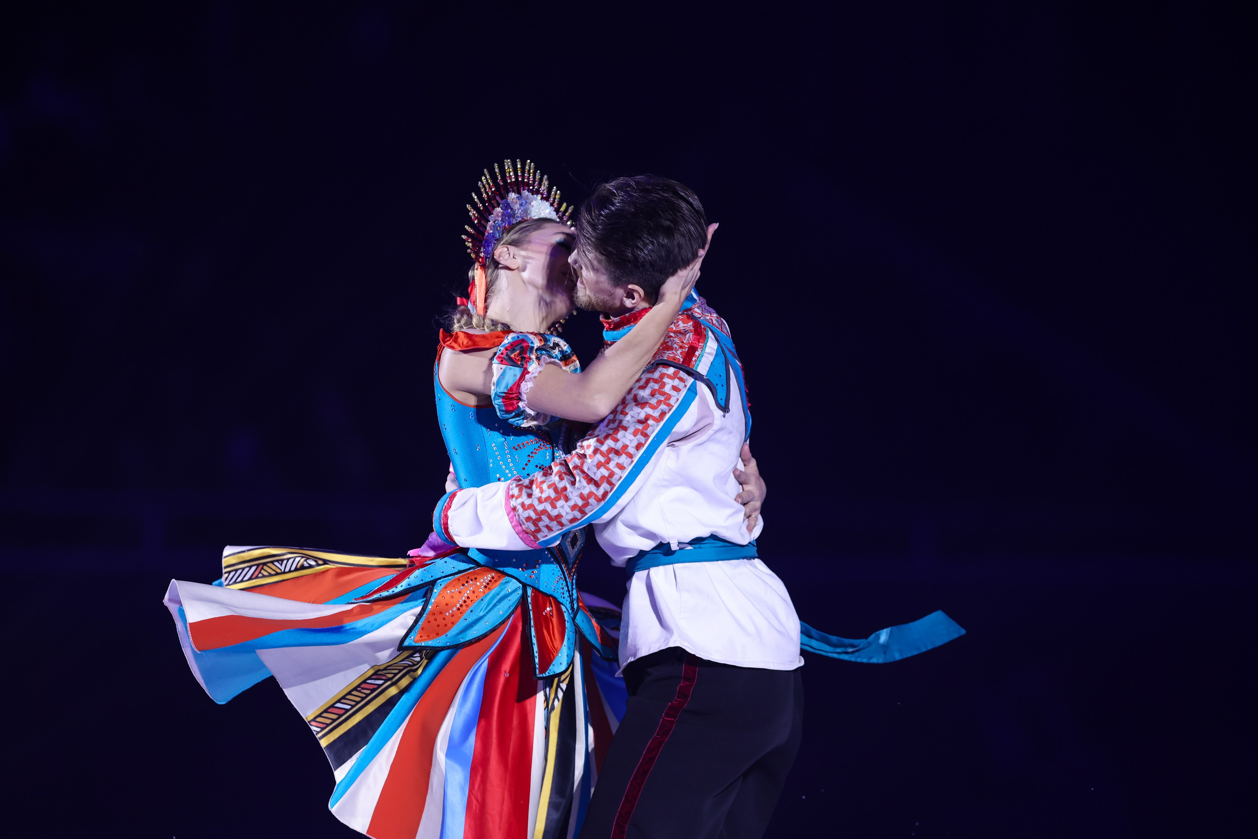 «Вечера на хуторе» ледовое шоу 25.12.2025. Спортивный и репортажный фотограф Антон Тереханов