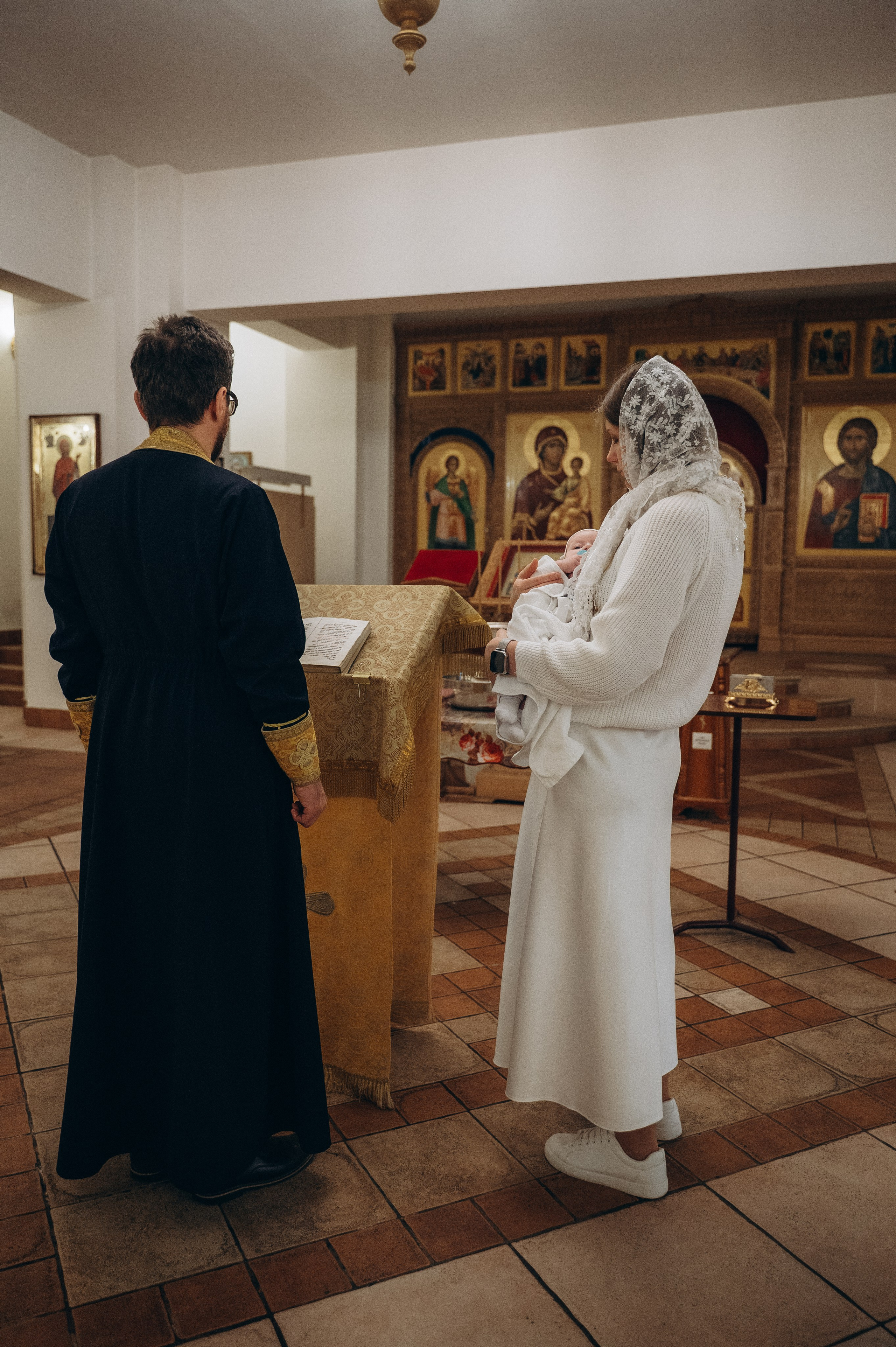 Крещение Ивана конф (Храм в честь святых мучениц Веры, Надежды, Любови и матери их Софии, нижний храм). Семейный фотограф в Минске Дарья Дреко