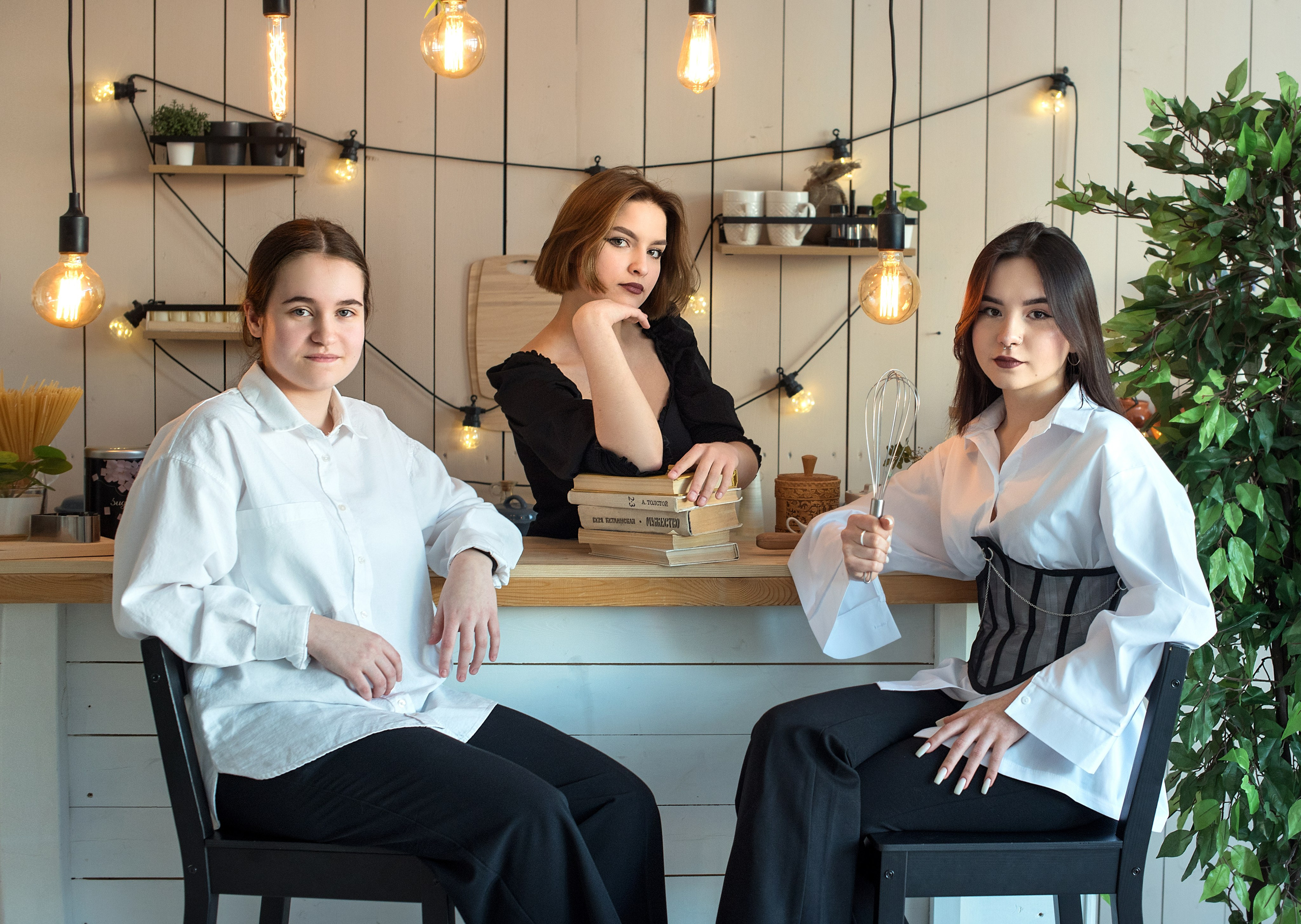 Пример съемки старшеклассников для альбома с наполнение «премиум» стиль съемки классический. Выпускные альбомы для школ и детских садов в Иваново