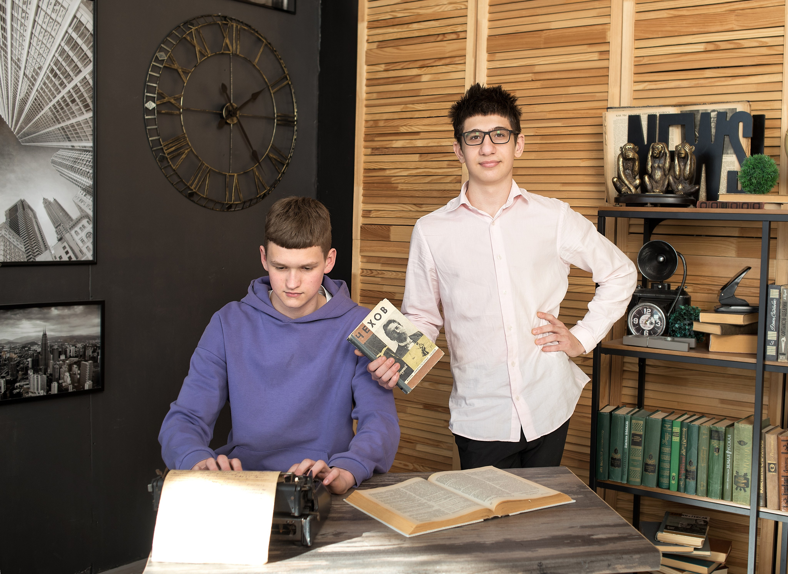 Пример съемки старшеклассников для альбома с наполнение «премиум» стиль съемки классический. Выпускные альбомы для школ и детских садов в Иваново