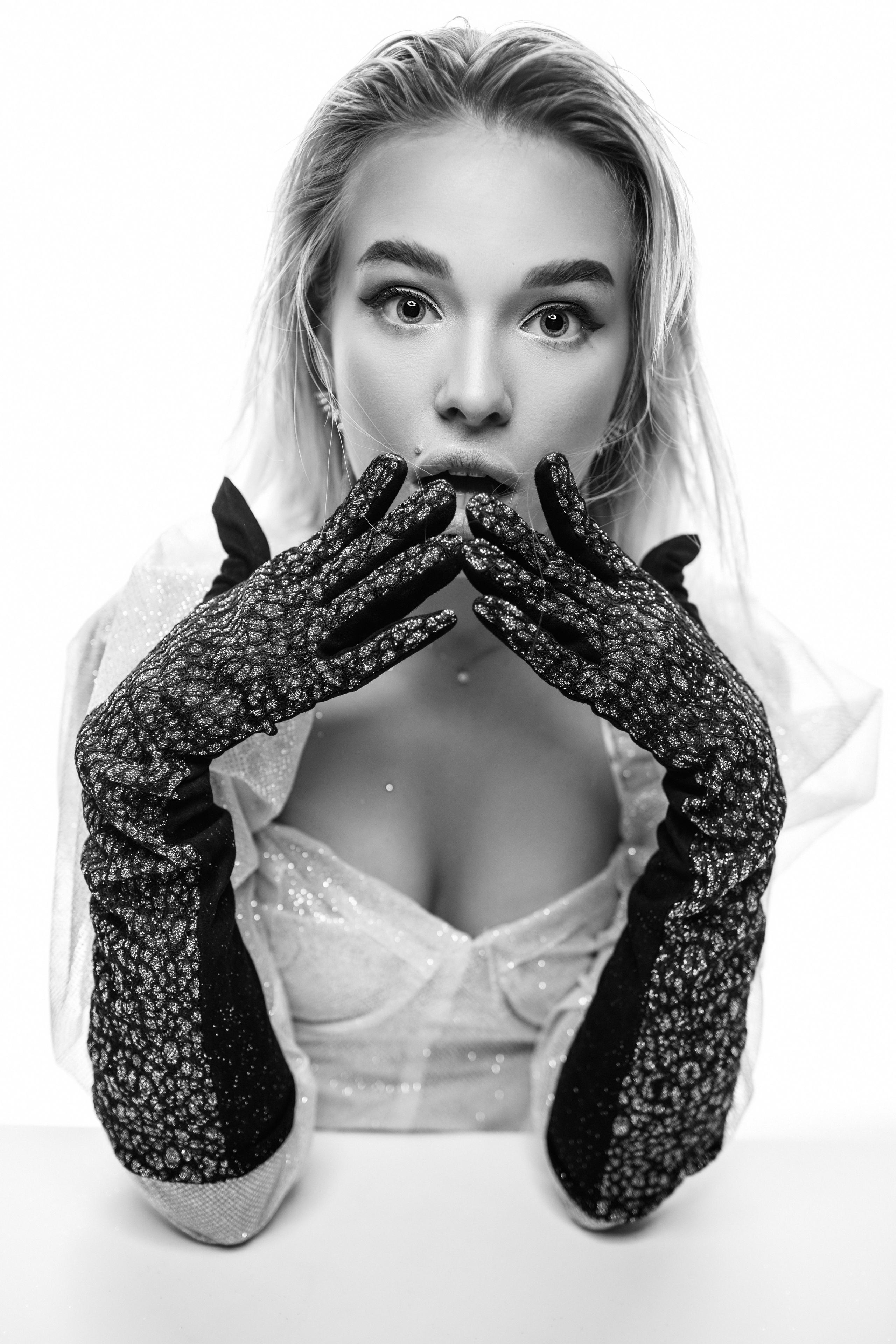 Портретная женская фотосессия в студии Саратов. Фотограф Сергей Сорокин — классический портрет и НЮ в Саратове