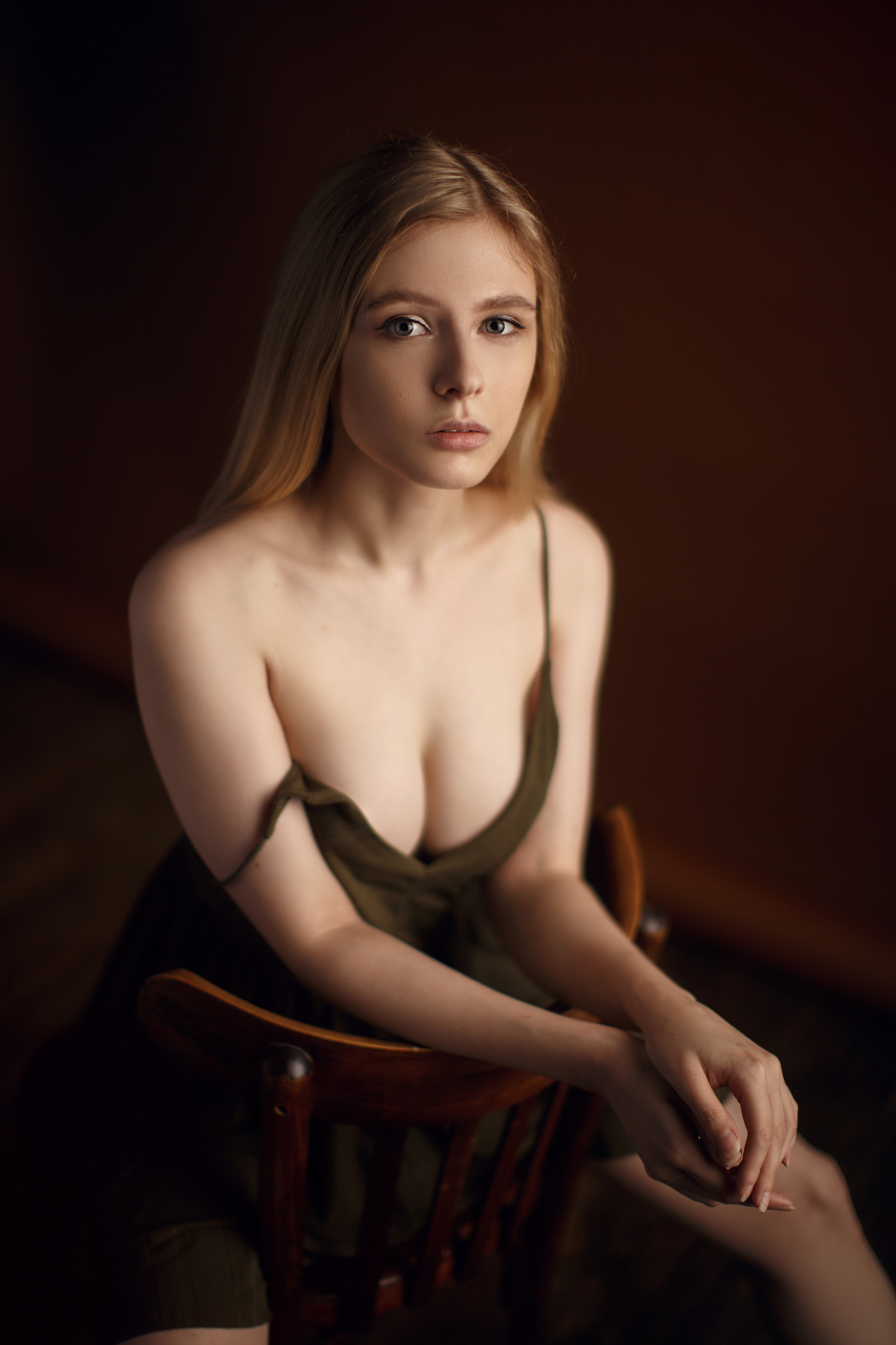 Портретная женская фотосессия в студии Саратов. Фотограф Сергей Сорокин — классический портрет и НЮ в Саратове