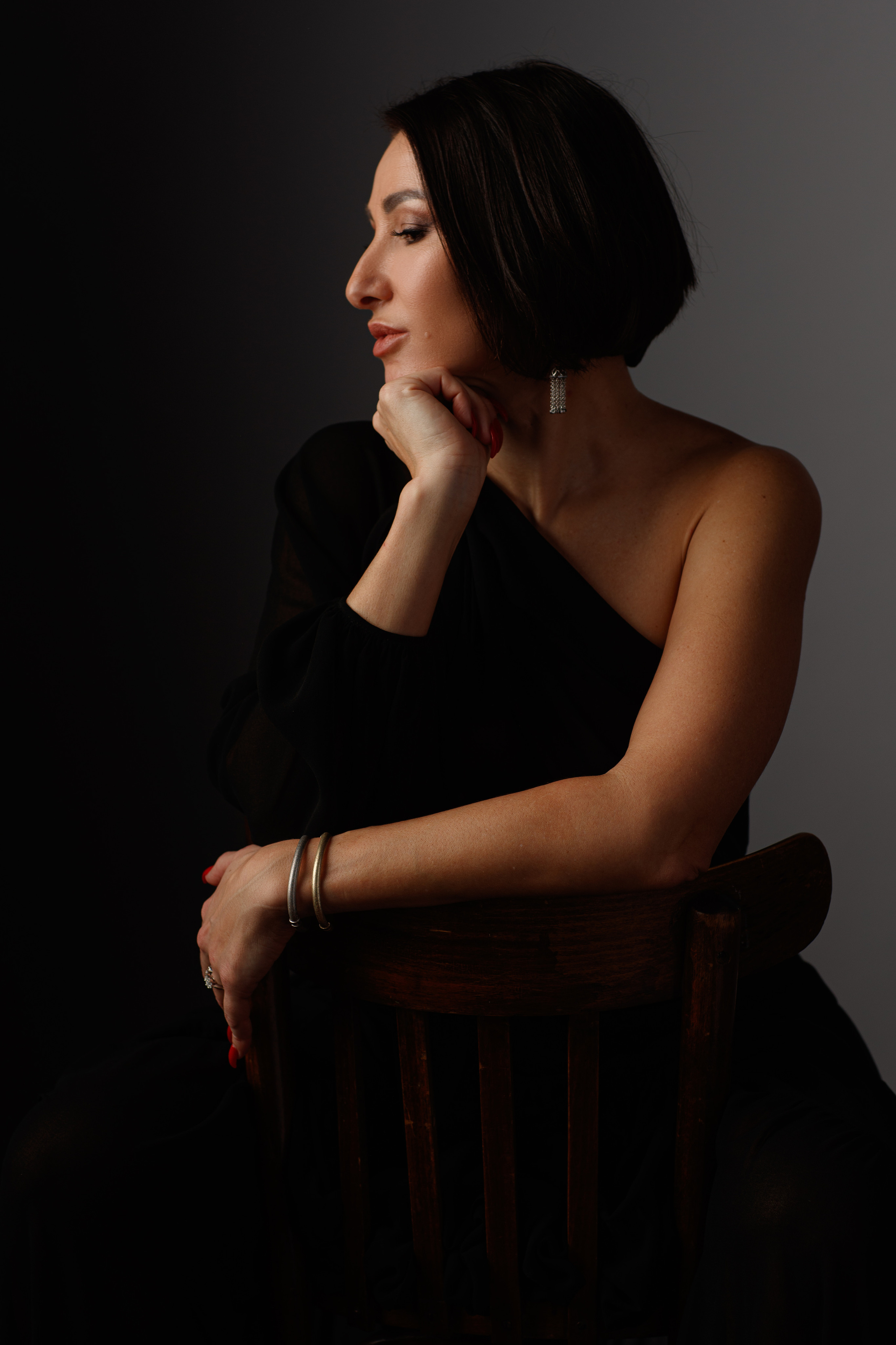 Портретная женская фотосессия в студии Саратов. Фотограф Сергей Сорокин — классический портрет и НЮ в Саратове