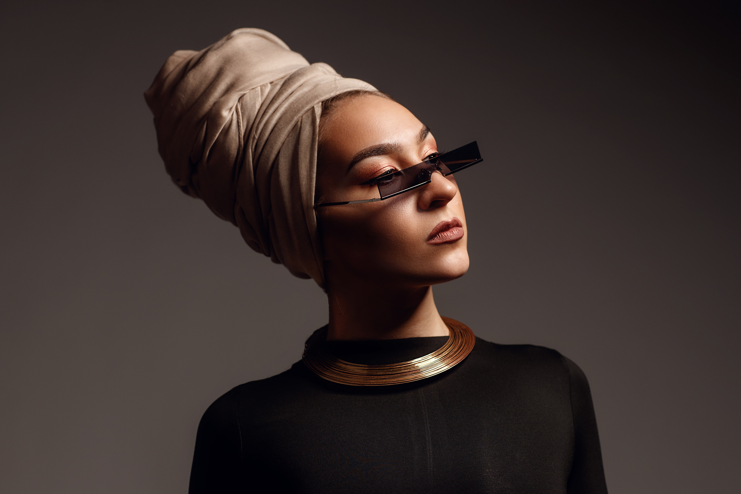 Портретная женская фотосессия в студии Саратов. Фотограф Сергей Сорокин — классический портрет и НЮ в Саратове