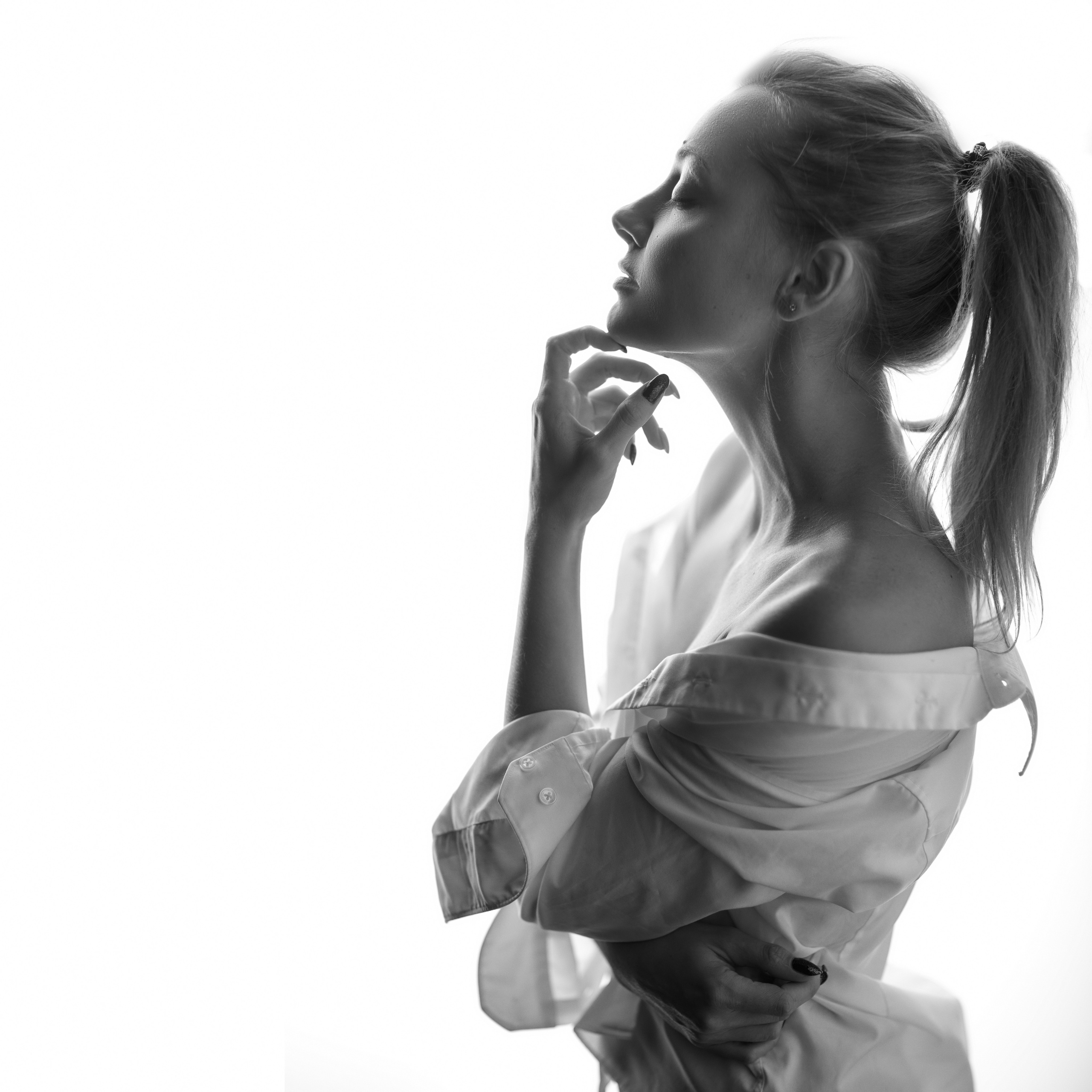 Портретная женская фотосессия в студии Саратов. Фотограф Сергей Сорокин — классический портрет и НЮ в Саратове