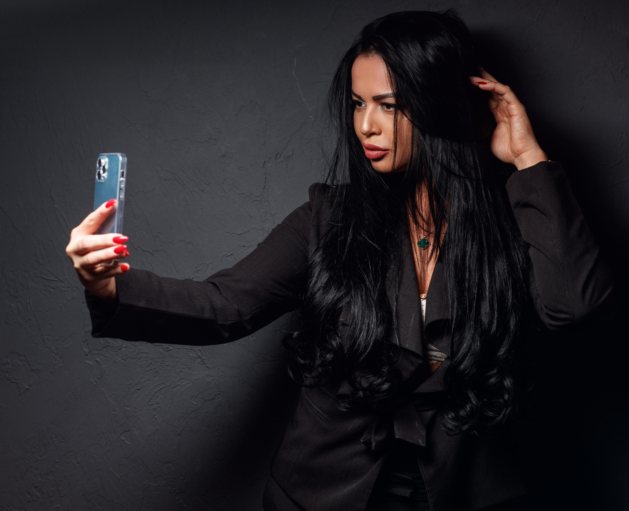 Портретная женская фотосессия в студии Саратов. Фотограф Сергей Сорокин — классический портрет и НЮ в Саратове