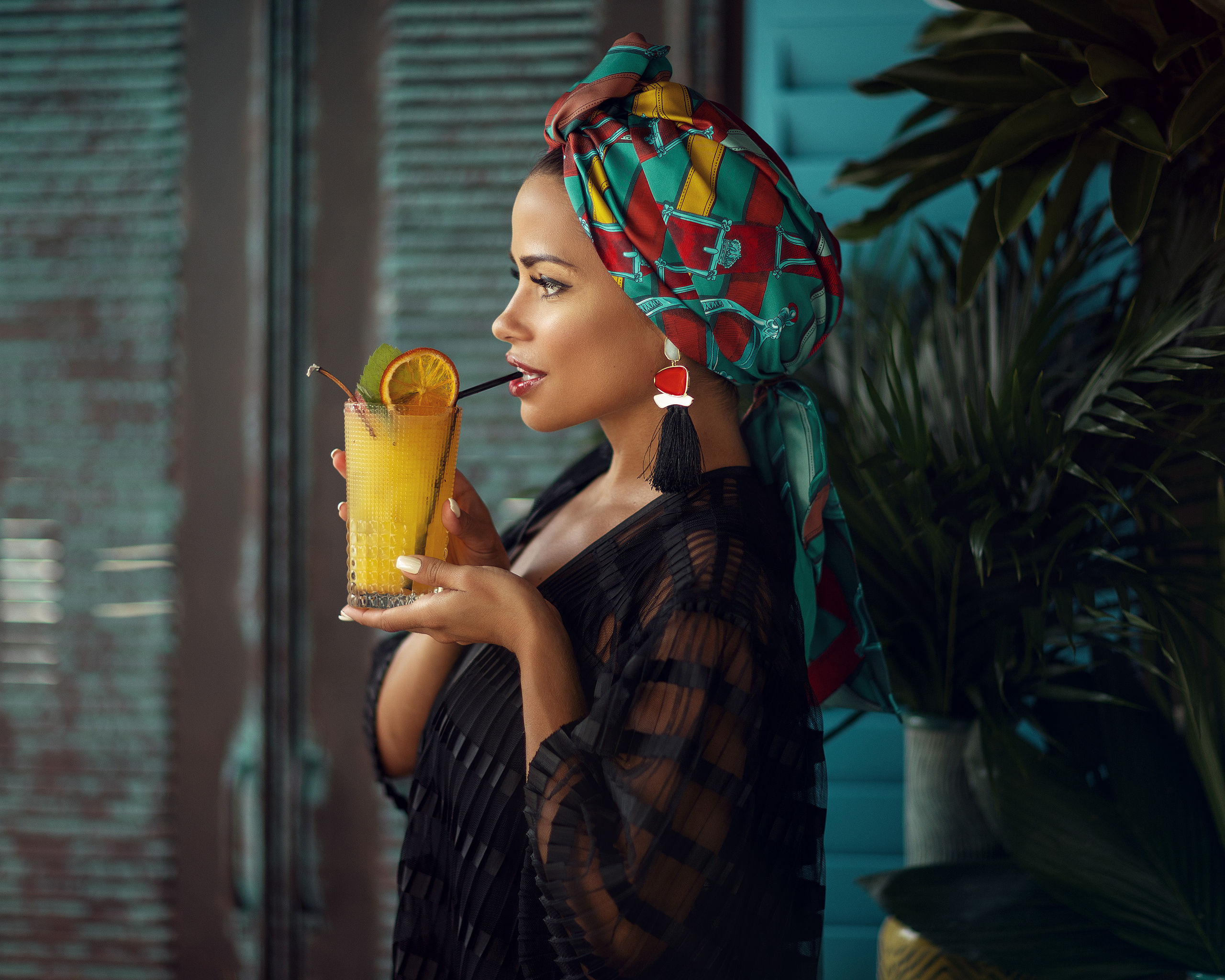 Портретная женская фотосессия в студии Саратов. Фотограф Сергей Сорокин — классический портрет и НЮ в Саратове