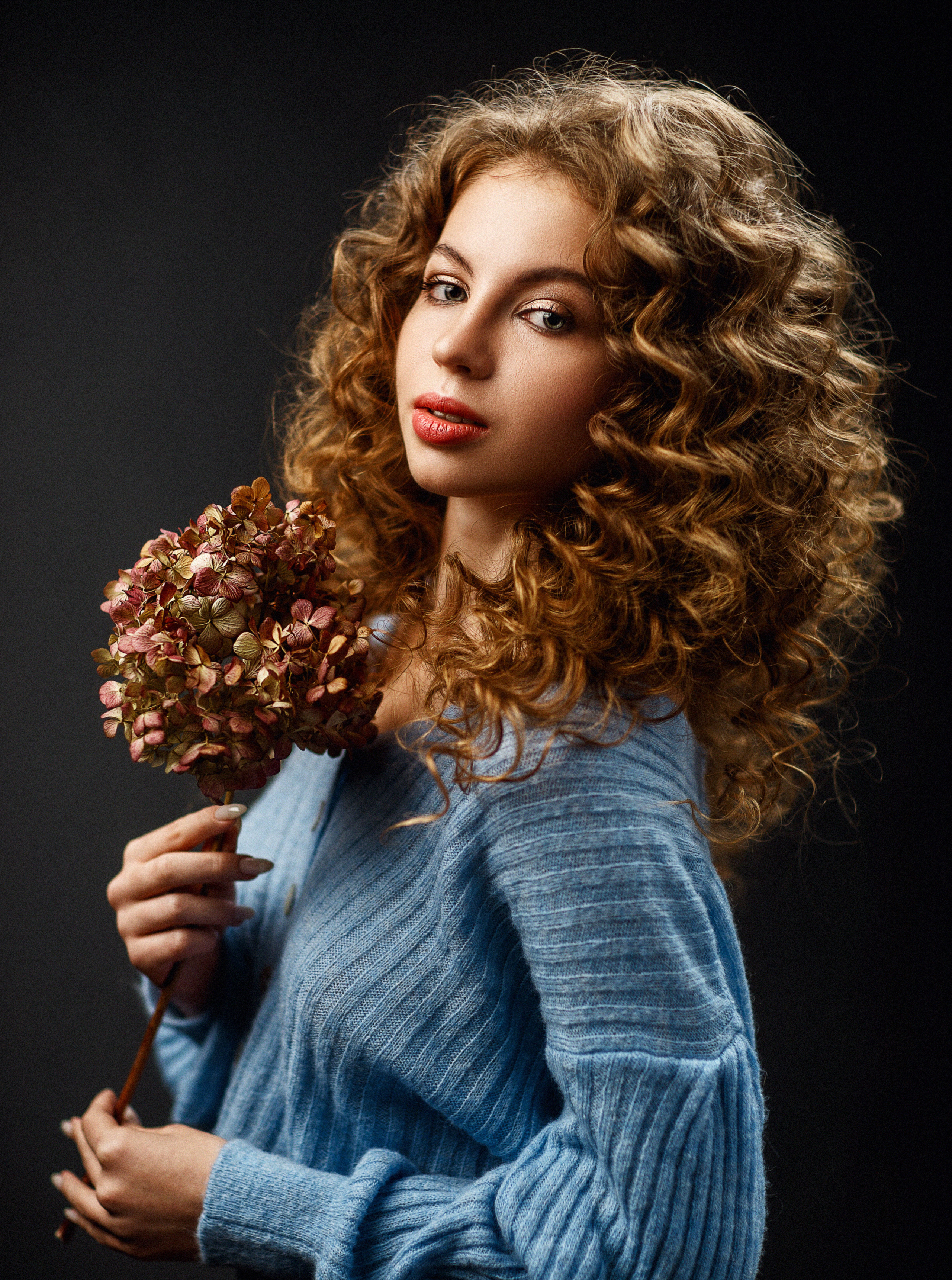 Портретная женская фотосессия в студии Саратов. Фотограф Сергей Сорокин — классический портрет и НЮ в Саратове