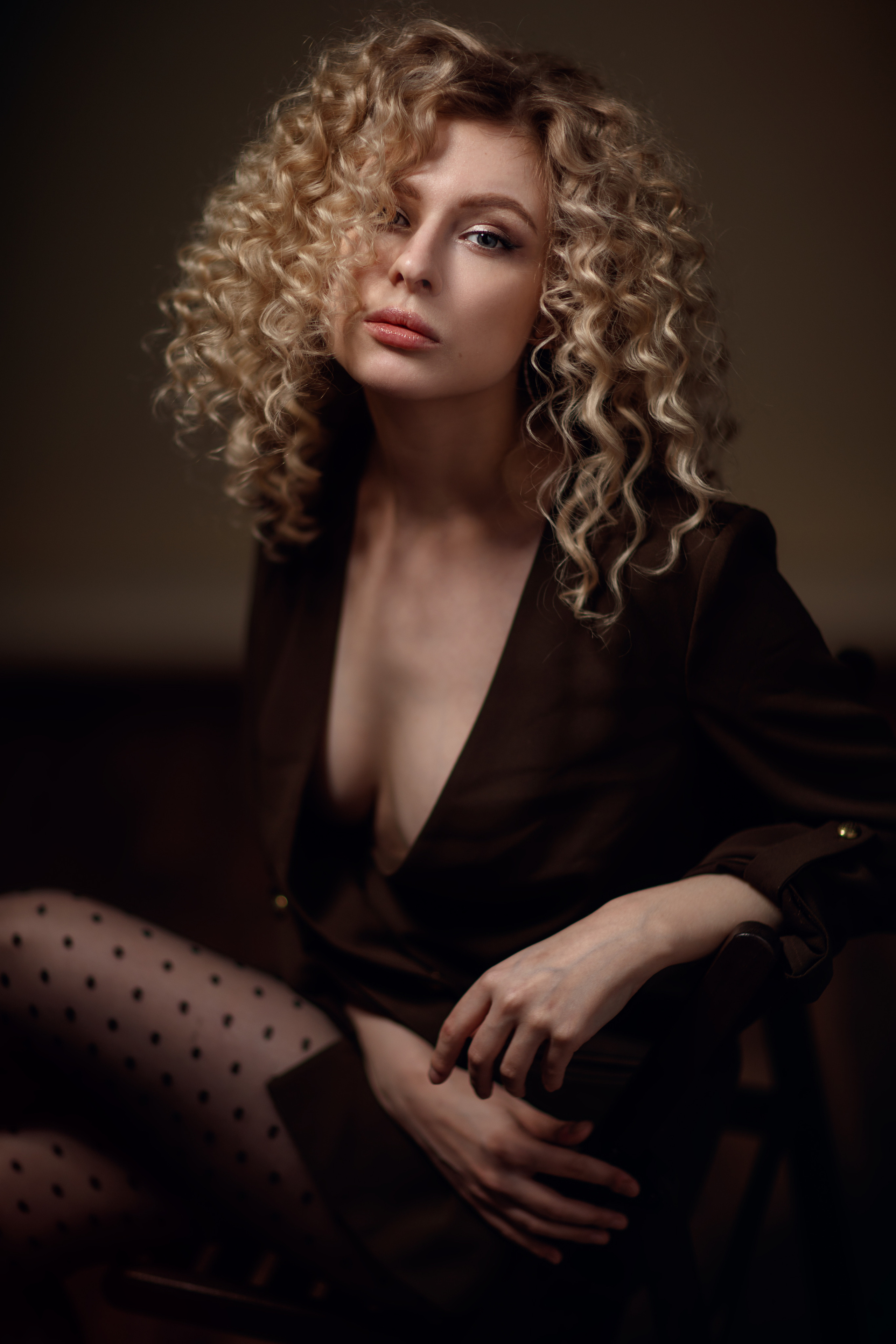 Портретная женская фотосессия в студии Саратов. Фотограф Сергей Сорокин — классический портрет и НЮ в Саратове