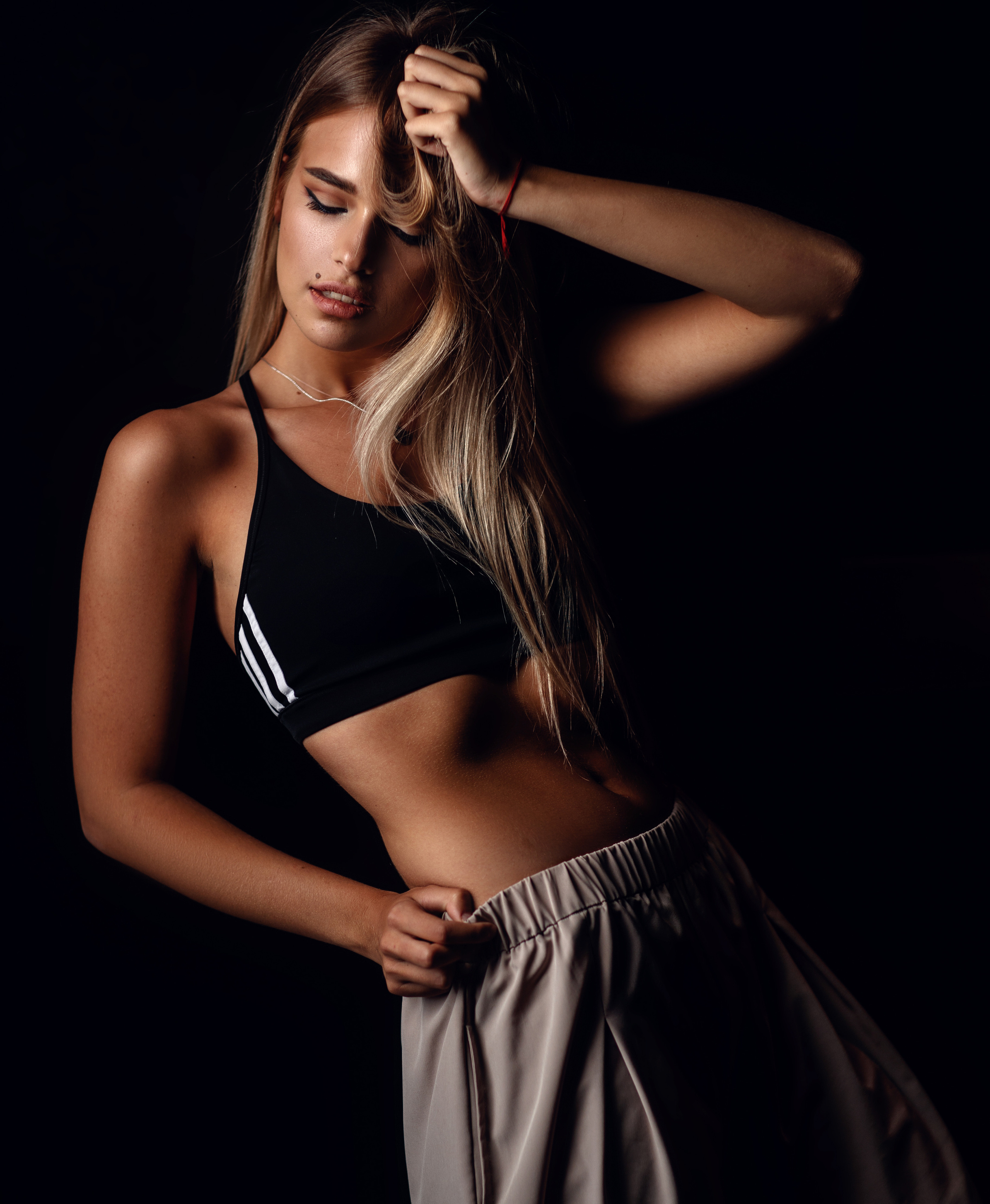 Портретная женская фотосессия в студии Саратов. Фотограф Сергей Сорокин — классический портрет и НЮ в Саратове