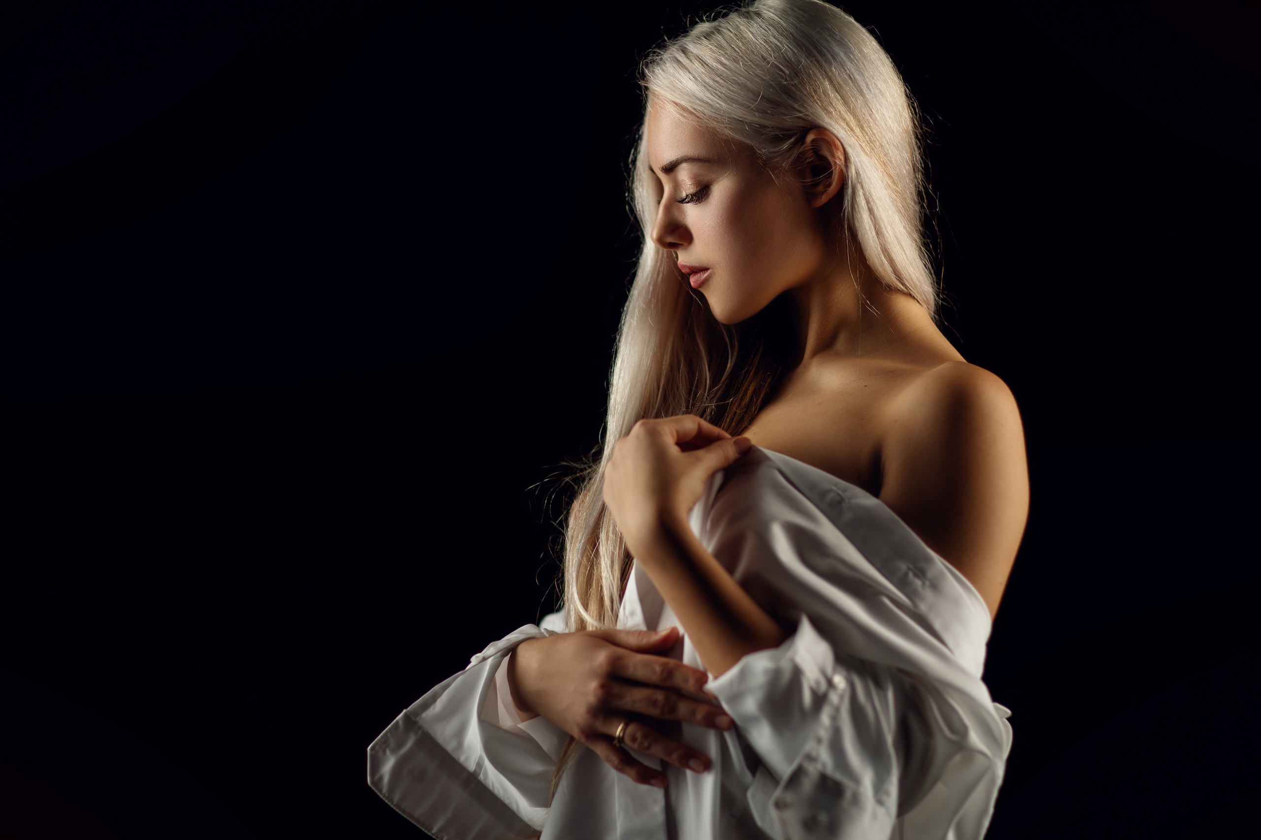 Портретная женская фотосессия в студии Саратов. Фотограф Сергей Сорокин — классический портрет и НЮ в Саратове