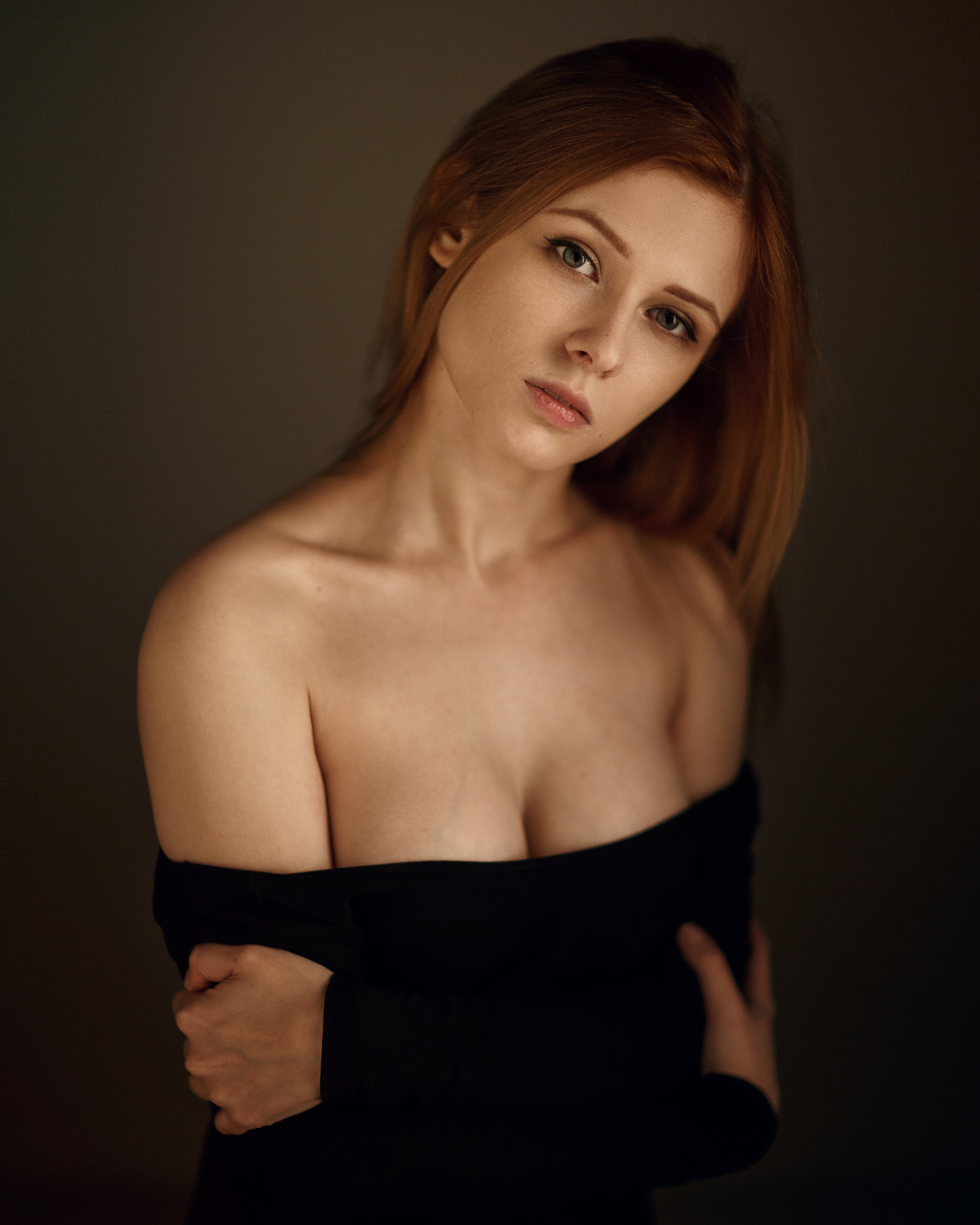 Портретная женская фотосессия в студии Саратов. Фотограф Сергей Сорокин — классический портрет и НЮ в Саратове
