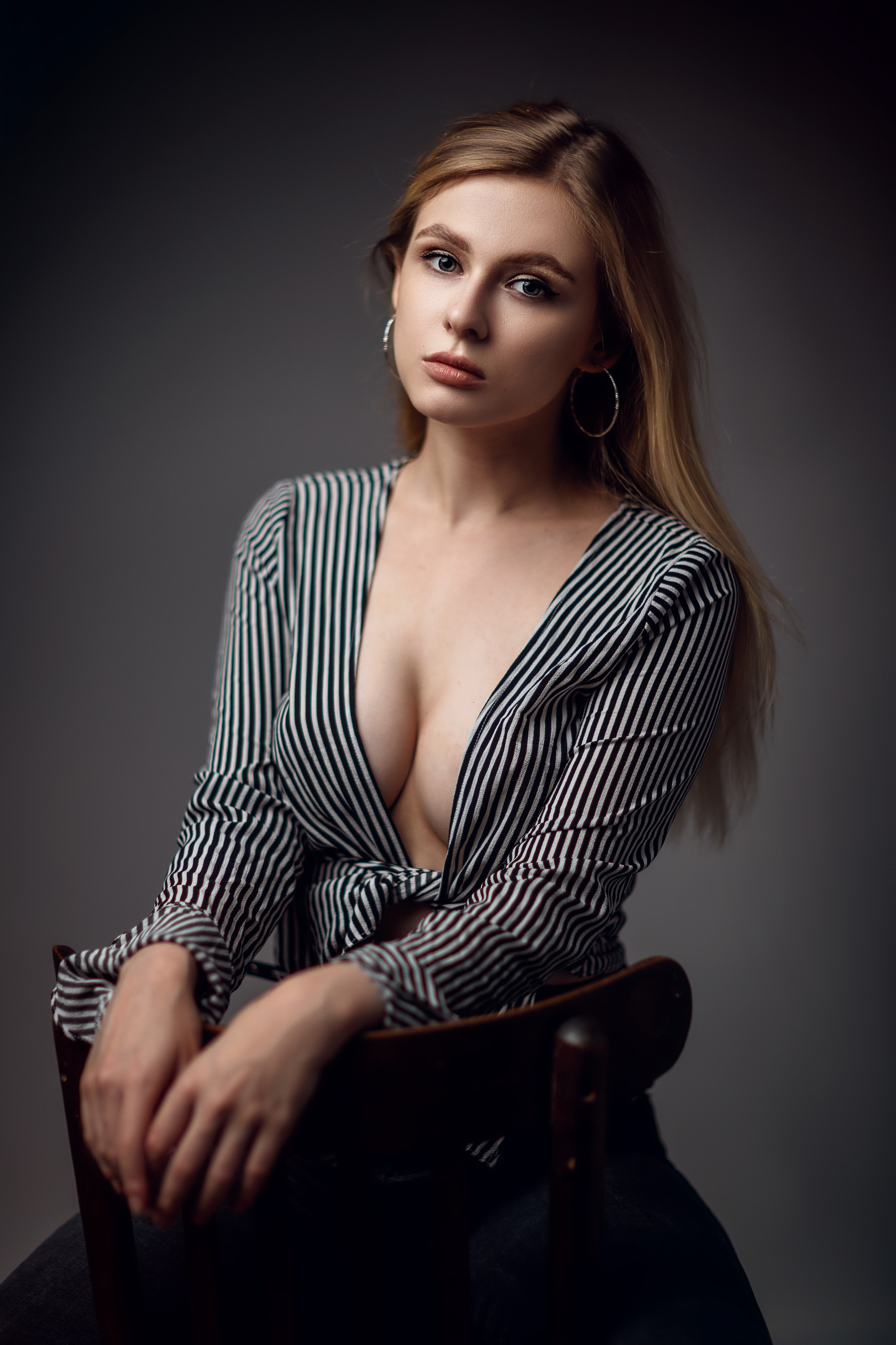 Портретная женская фотосессия в студии Саратов. Фотограф Сергей Сорокин — классический портрет и НЮ в Саратове