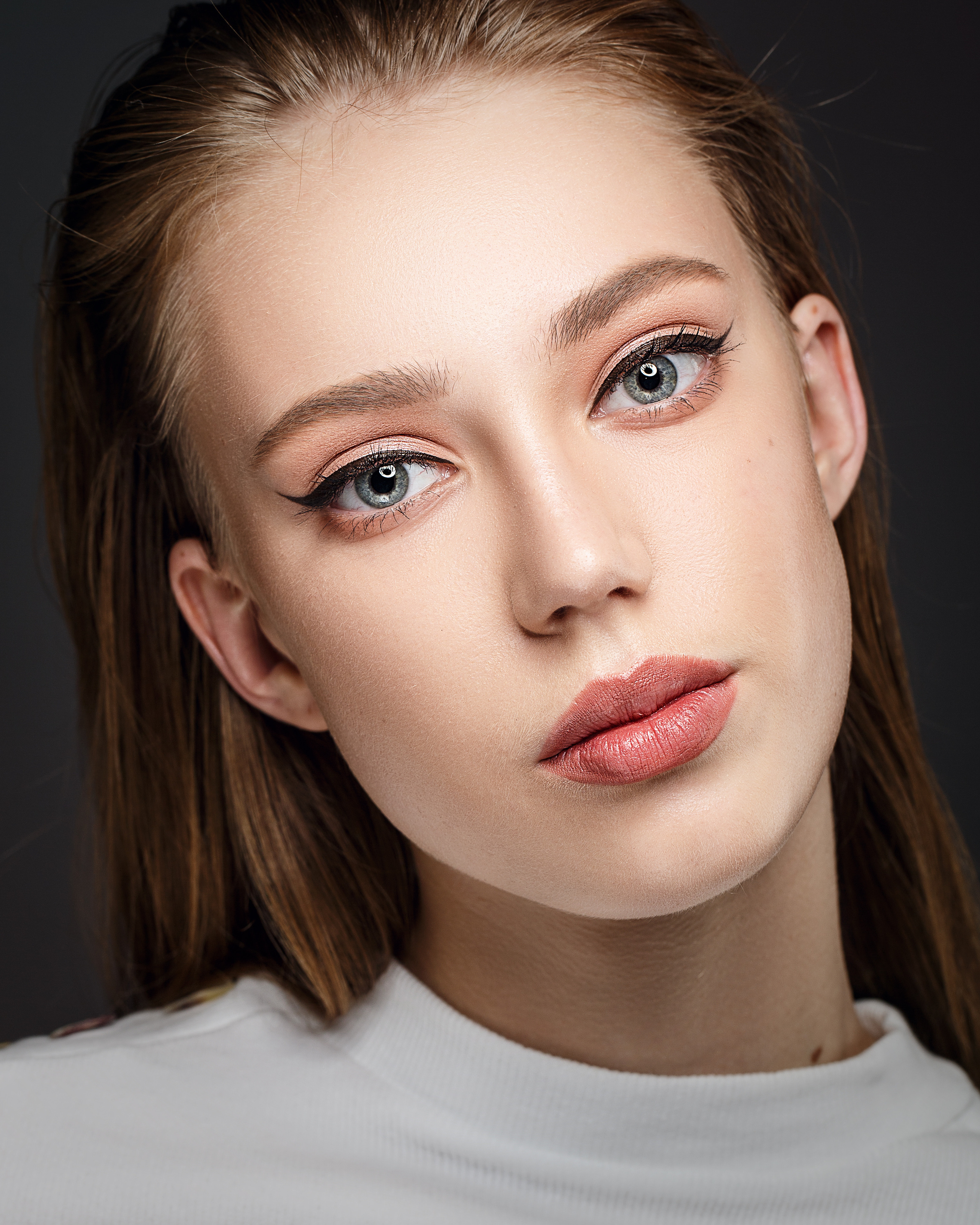 Портретная женская фотосессия в студии Саратов. Фотограф Сергей Сорокин — классический портрет и НЮ в Саратове