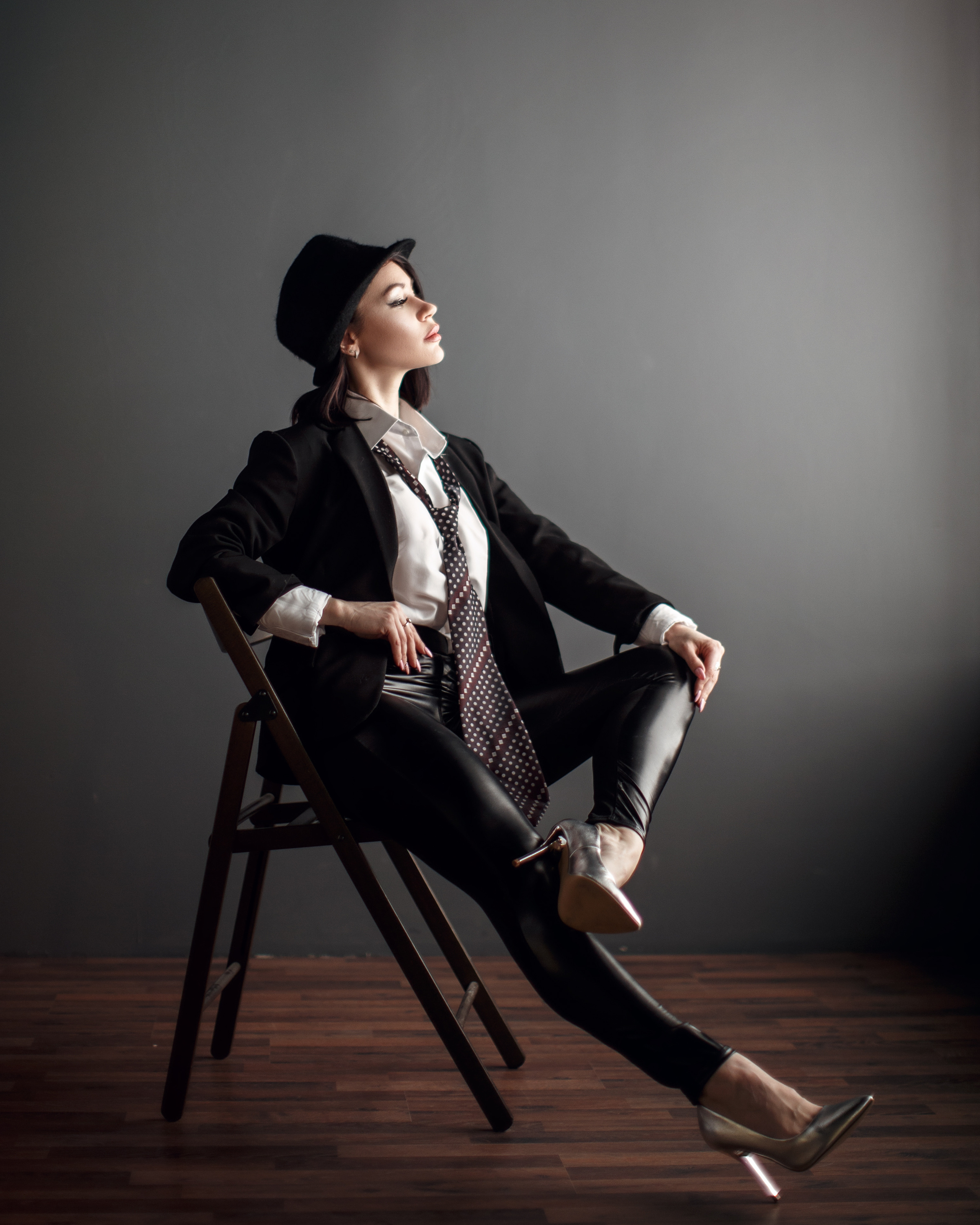 Портретная женская фотосессия в студии Саратов. Фотограф Сергей Сорокин — классический портрет и НЮ в Саратове