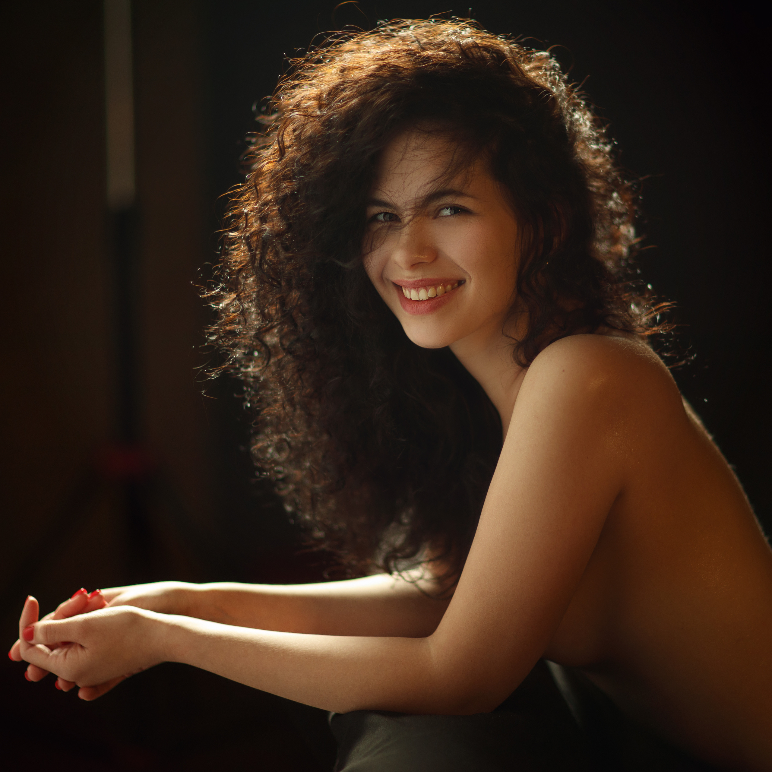 Портретная женская фотосессия в студии Саратов. Фотограф Сергей Сорокин — классический портрет и НЮ в Саратове