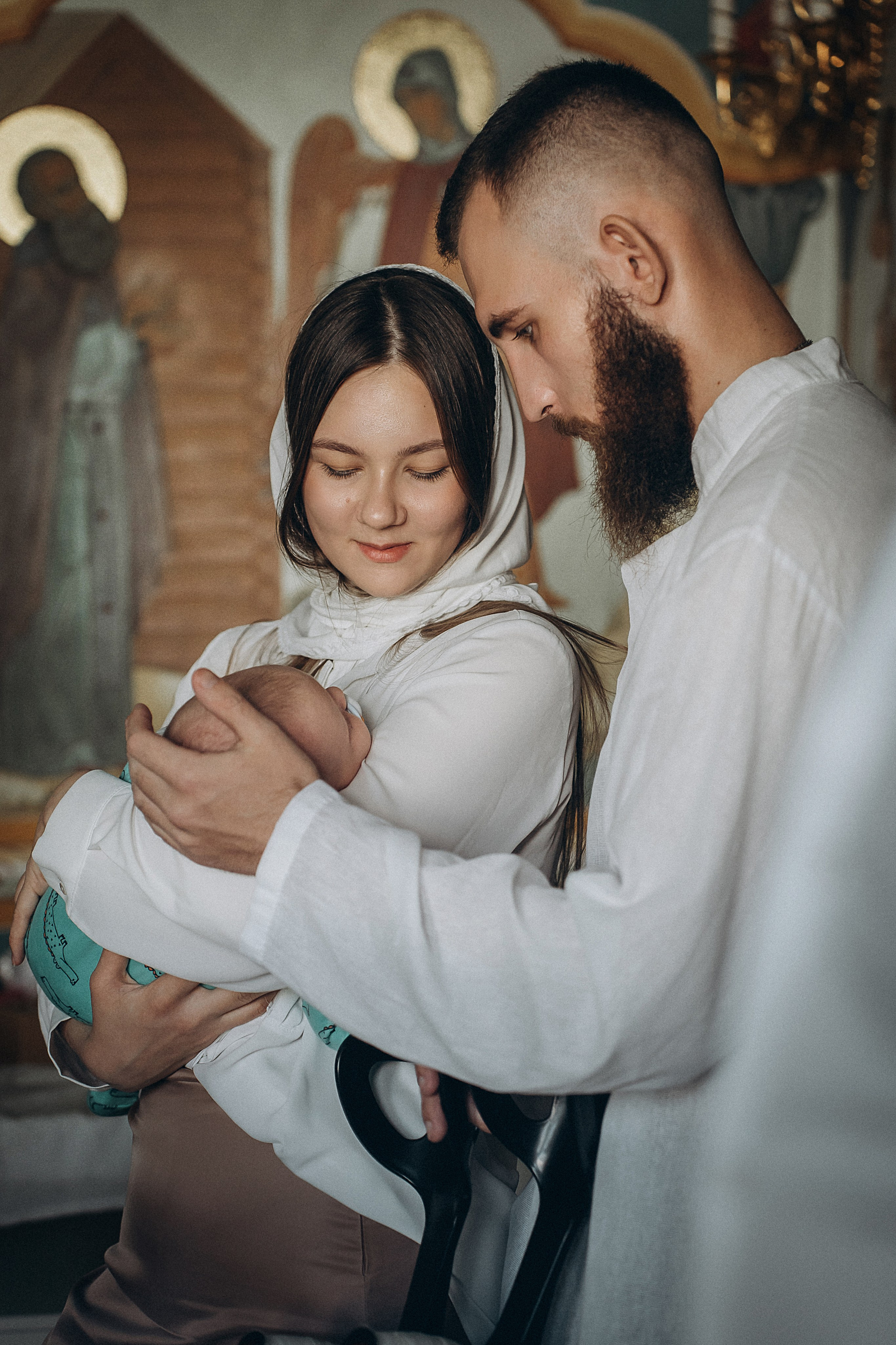 Фотосессия крещения, фотограф таинства крещения Москва, ребенок с мамо. Фотограф Ольга Рубцова в Москве и Московской области