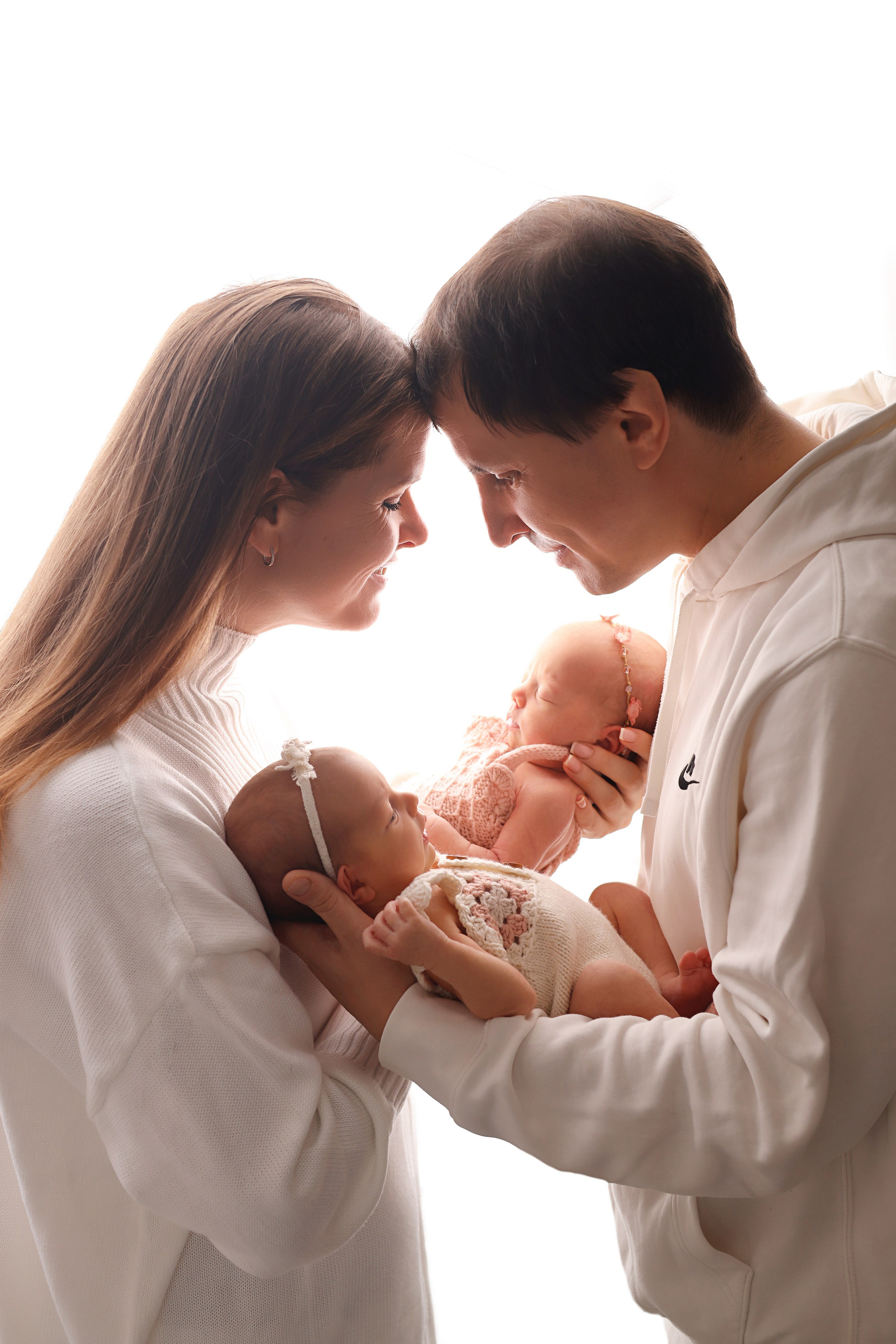 Ньюборн съемка двойняшек в Москве. Фотограф новорожденных Москва. Ньюборн фотограф Москва