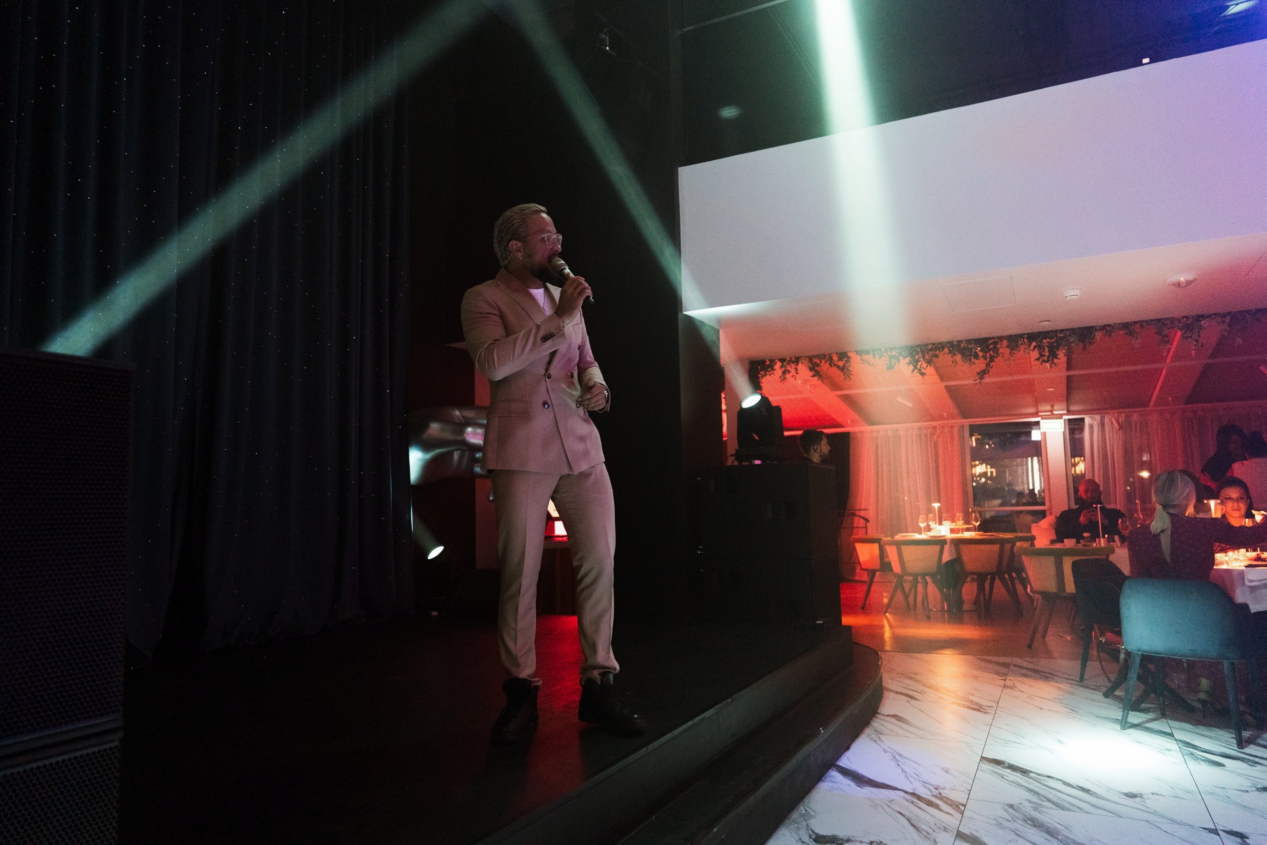 12 сентября (пятница) Премьера шоу-программы «Русские сезоны». BENUAR Restaurant