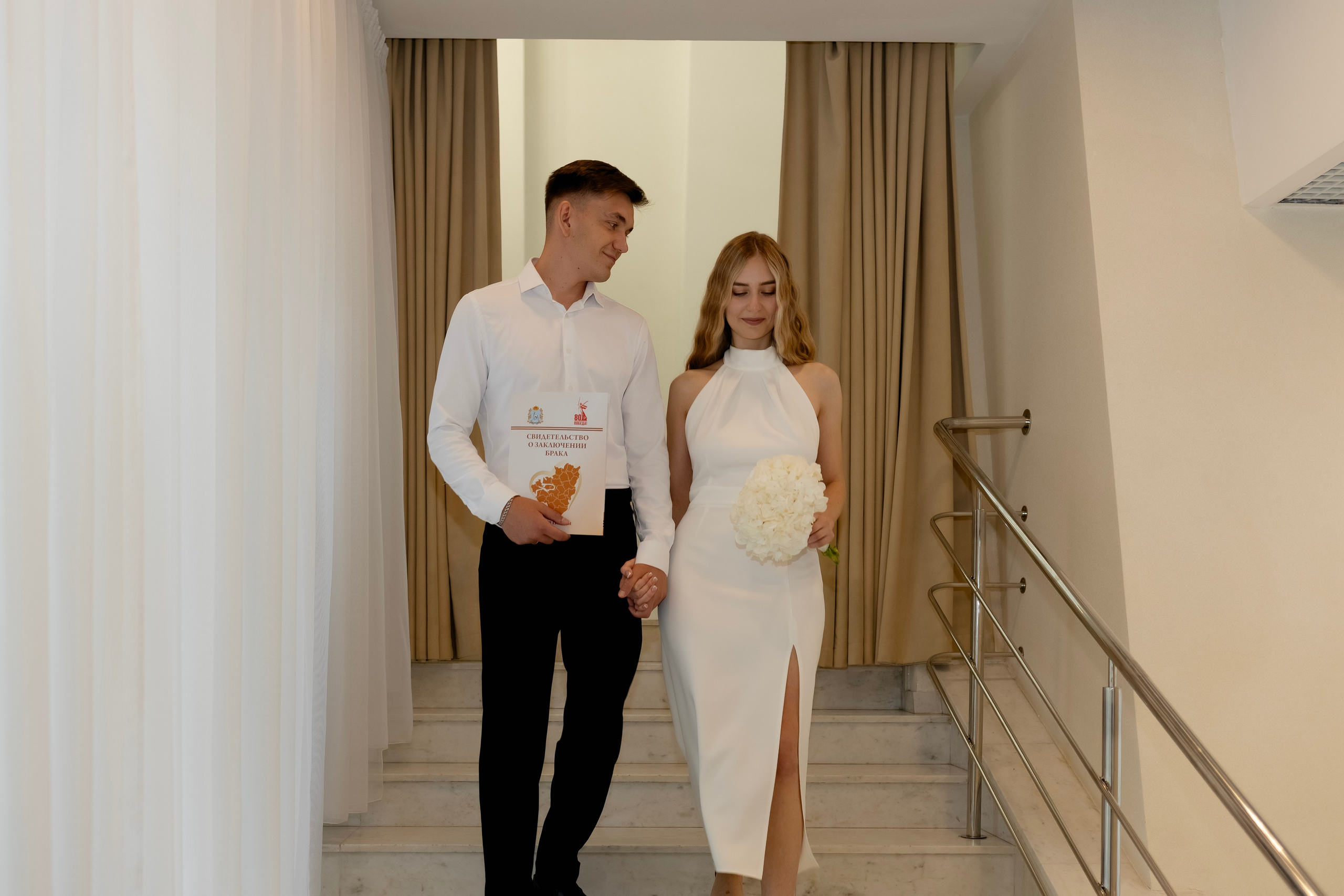Торжественная регистрация в ЗАГСе. Свадебный фотограф Александра Попова