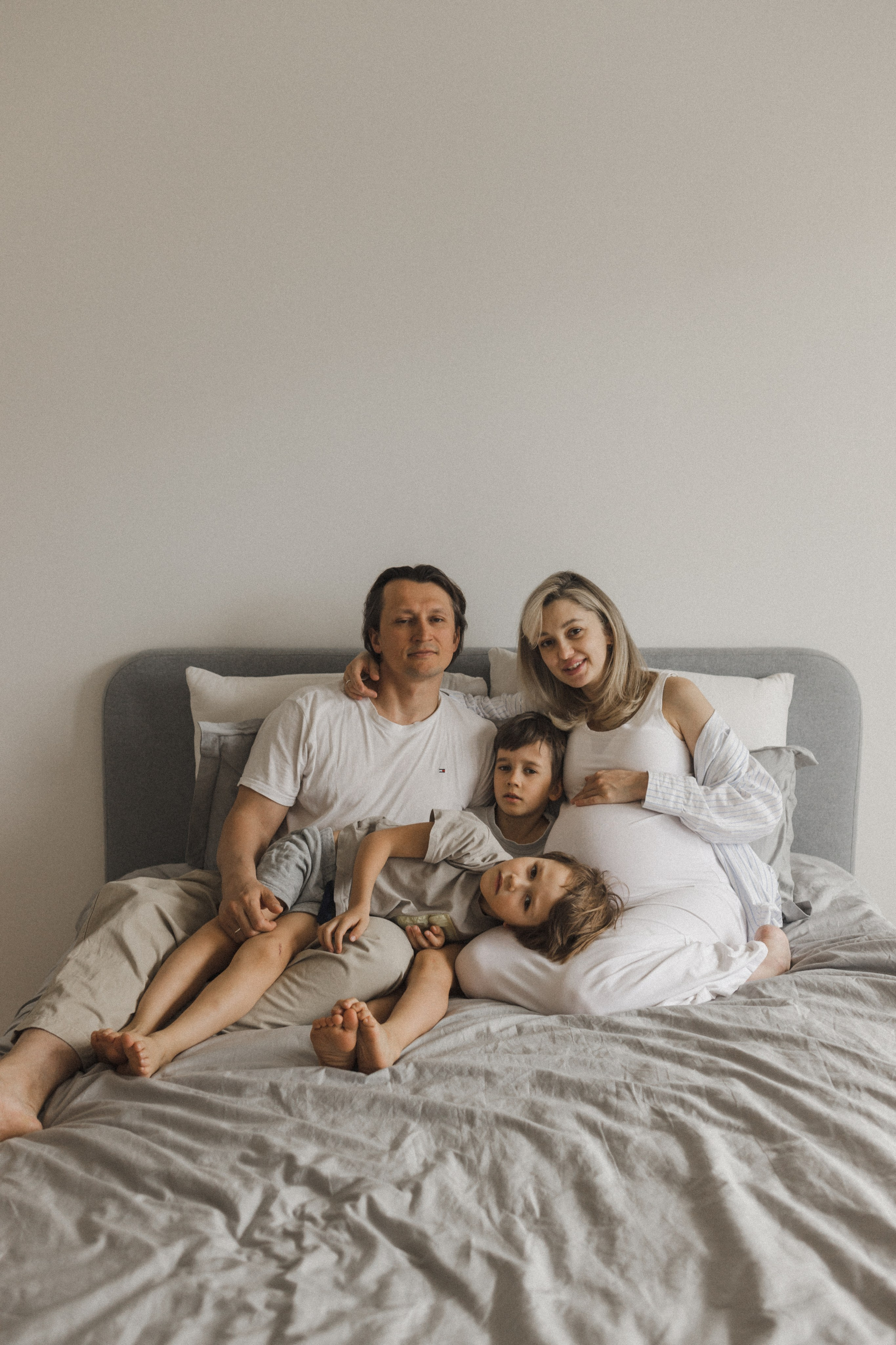 Катя, Паша, Валера и Родион ждут братика. Семейный фотограф в Москве