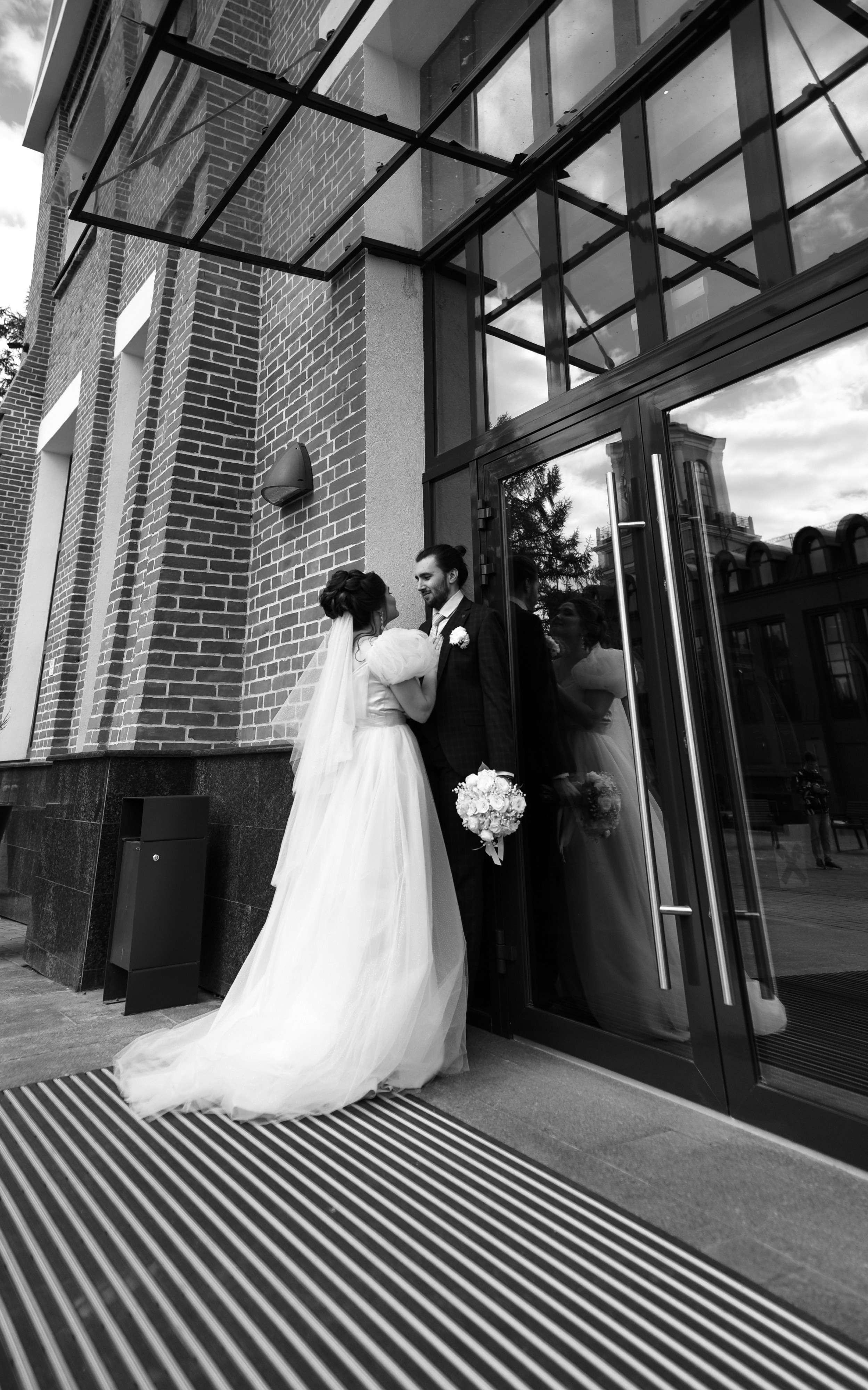 Егор и София Небольшая свадебная серия. Свадебный, семейный, детский, контент фотограф в Омске Максим Ильин