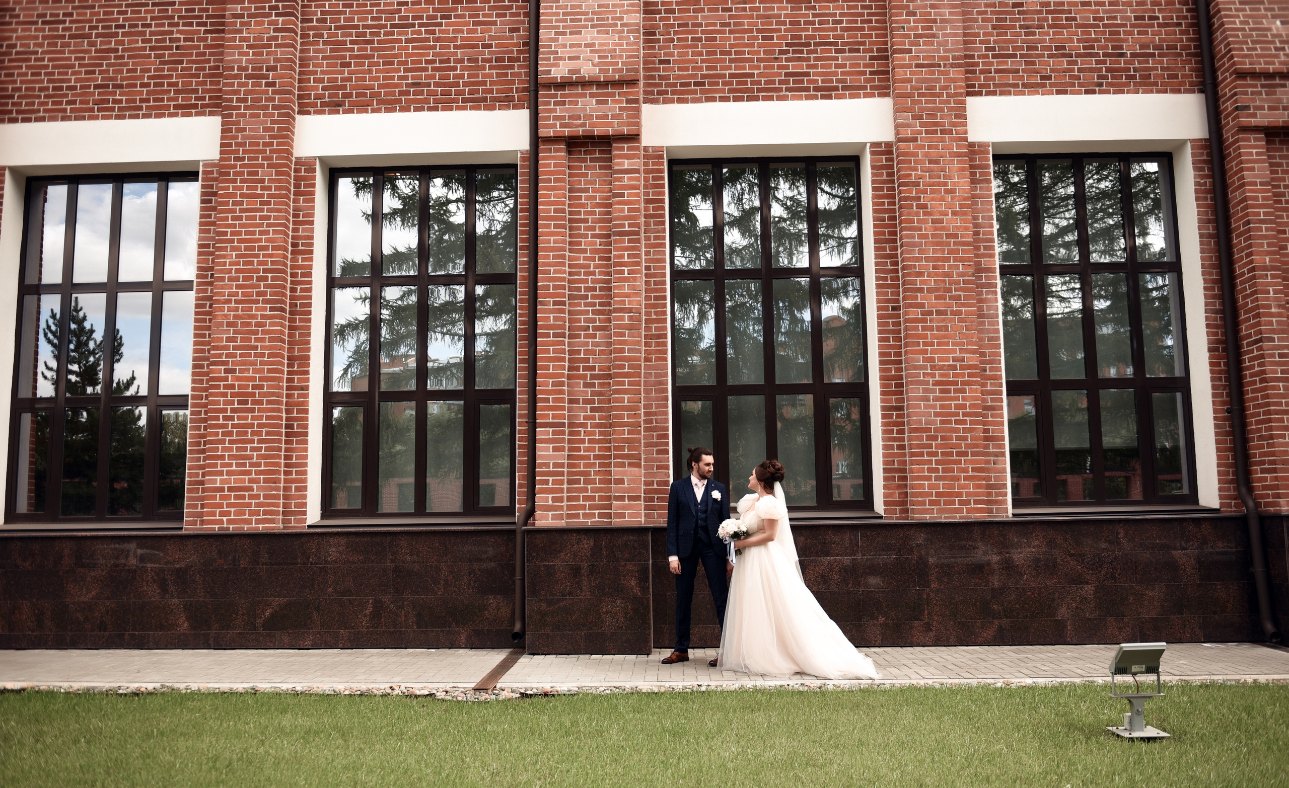 Егор и София Небольшая свадебная серия. Свадебный, семейный, детский, контент фотограф в Омске Максим Ильин