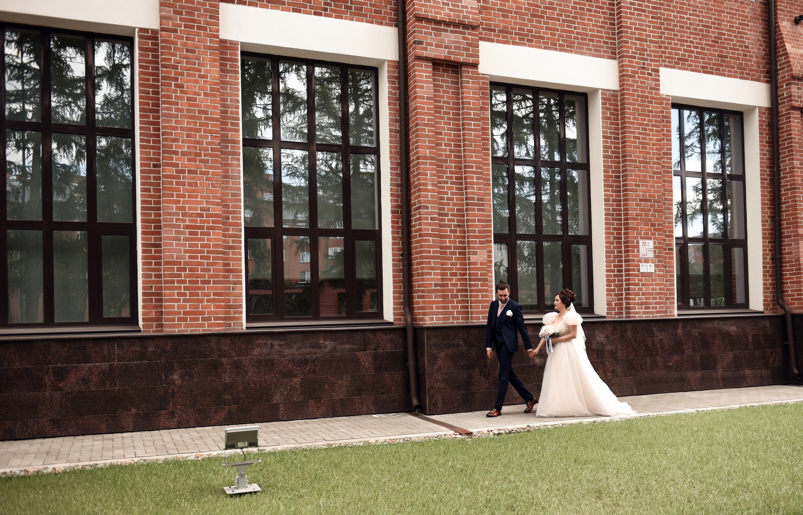 Егор и София Небольшая свадебная серия. Свадебный, семейный, детский, контент фотограф в Омске Максим Ильин