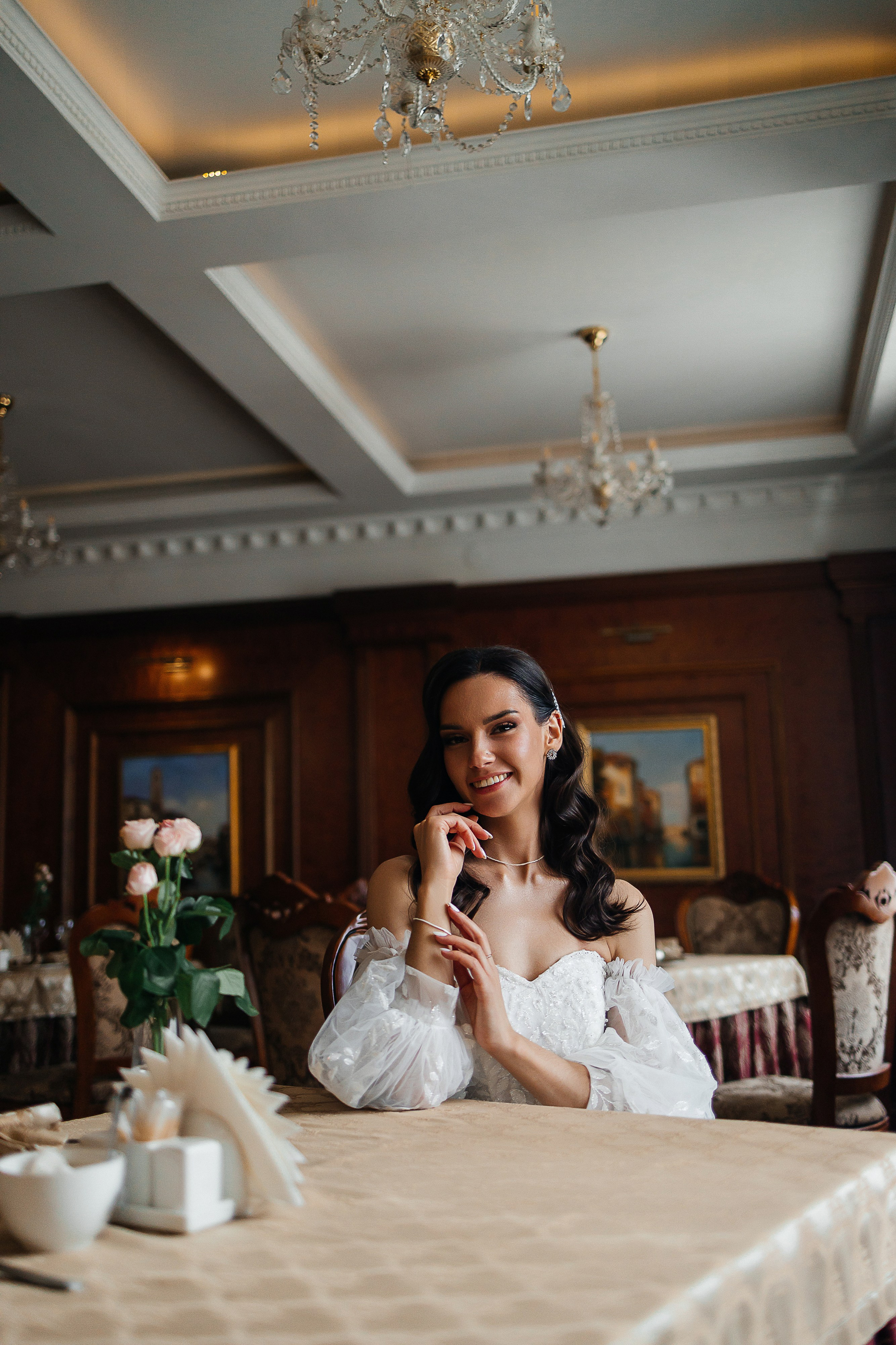 Волшебное утро невесты в номере отеля. Олег Сверчков | Свадебный фотограф Вологда